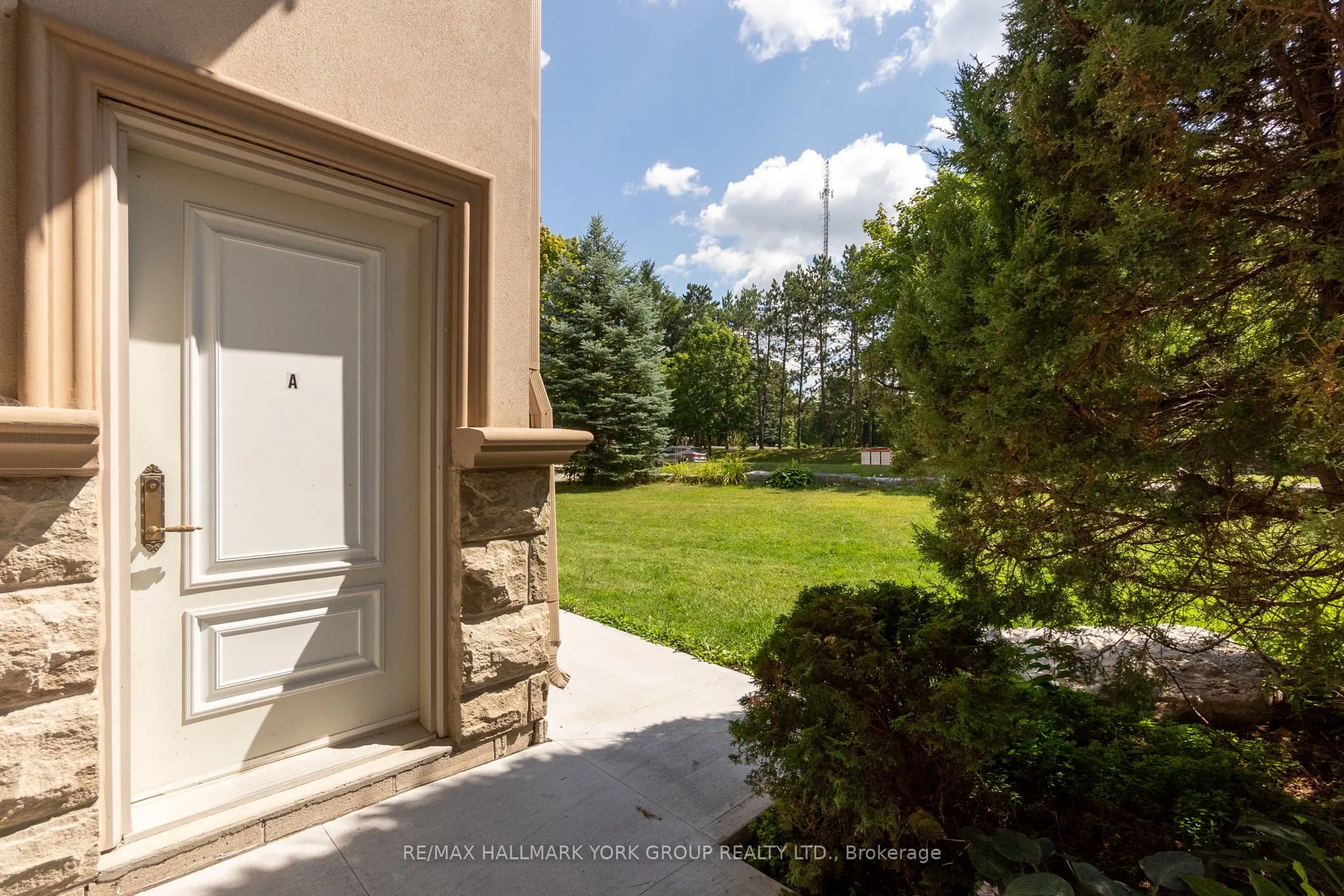 2 Kingswood Drive