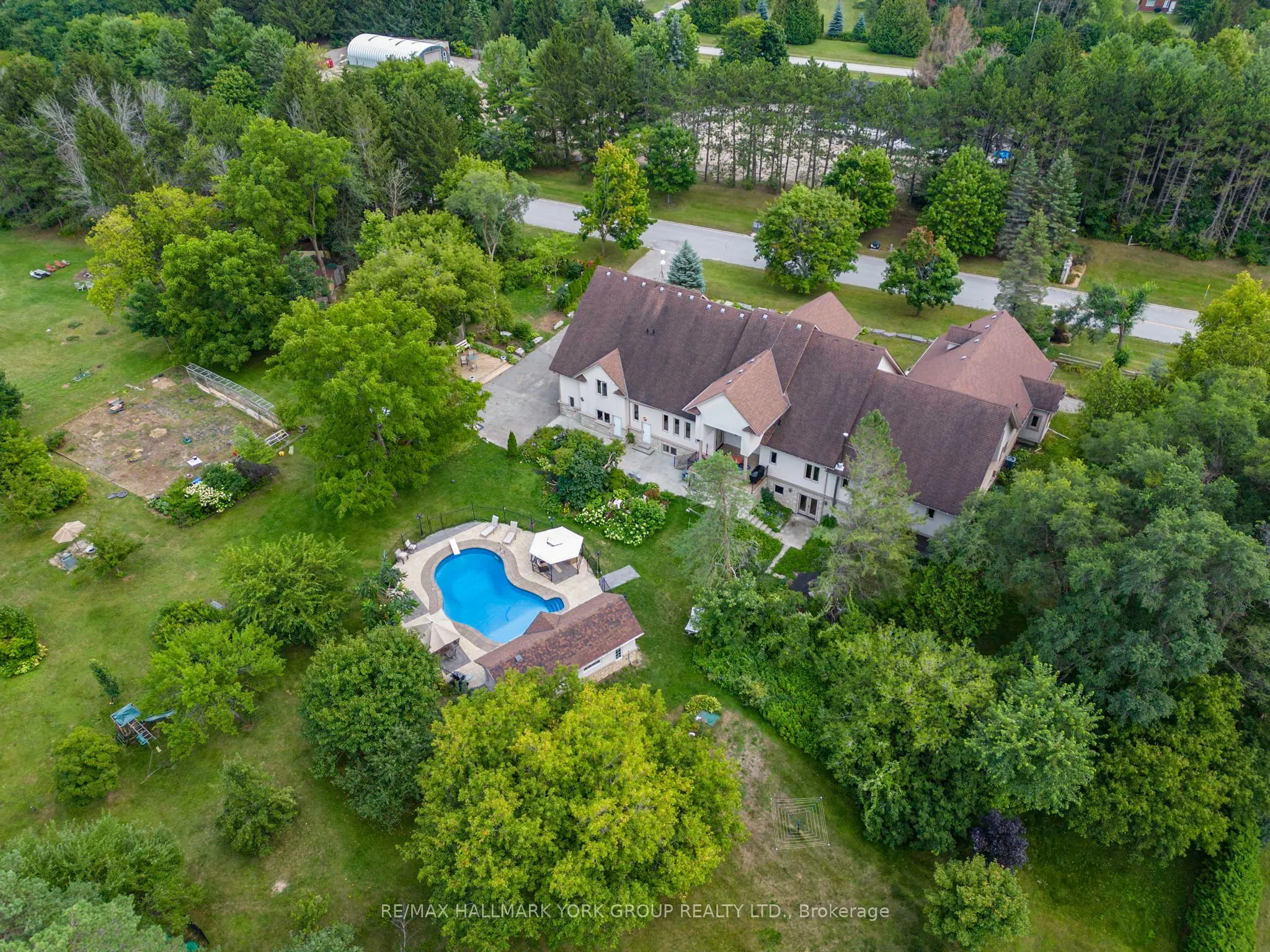 2 Kingswood Drive
