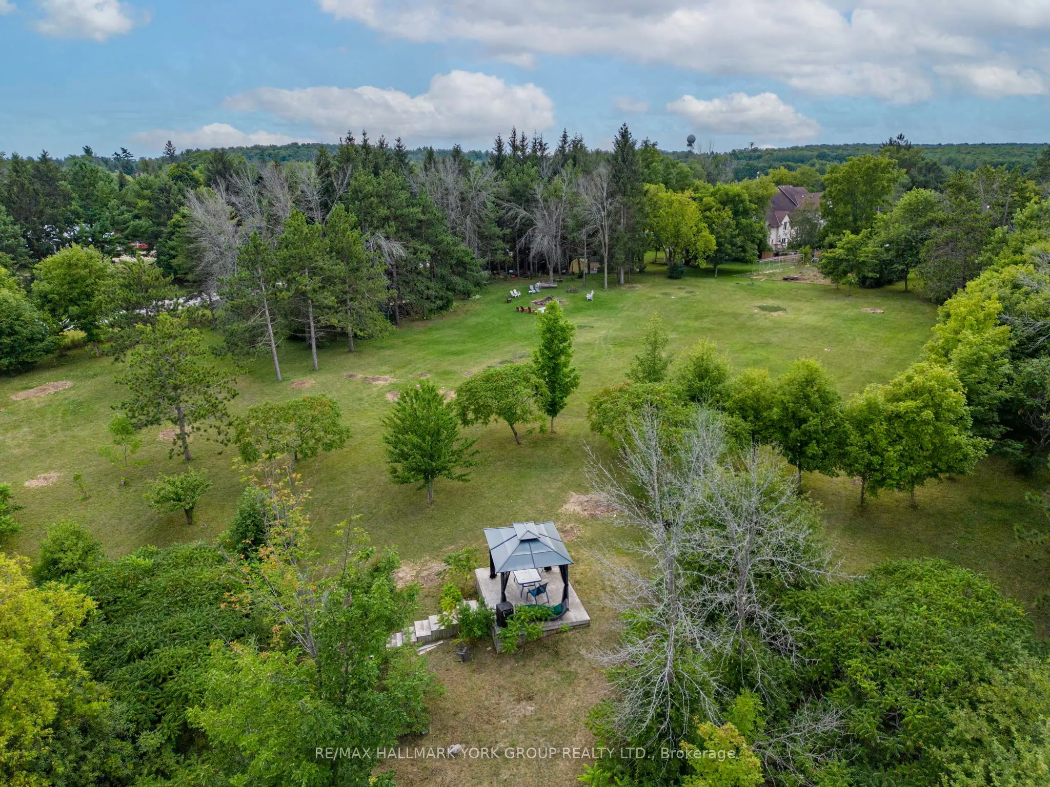 2 Kingswood Drive