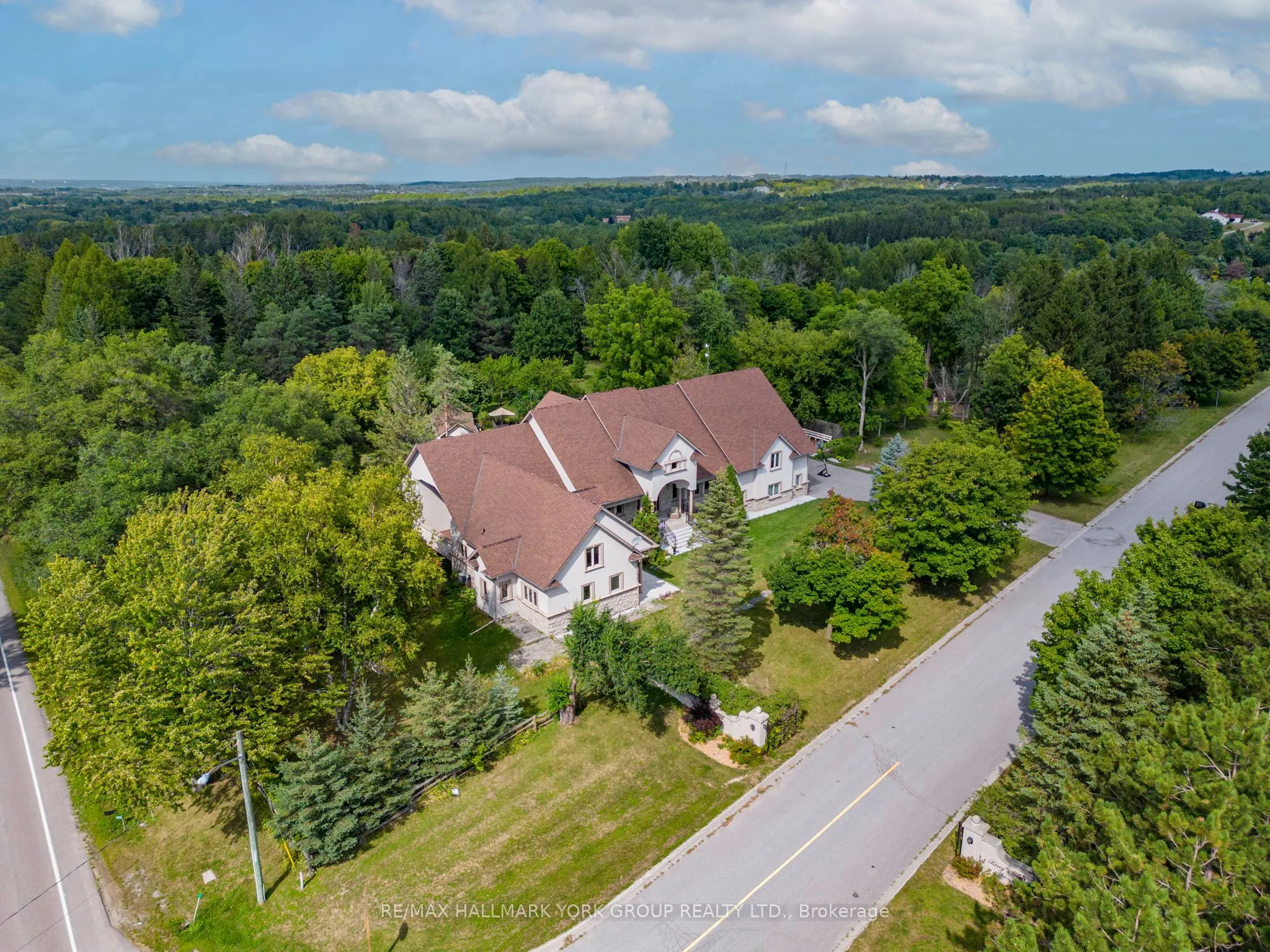 2 Kingswood Drive