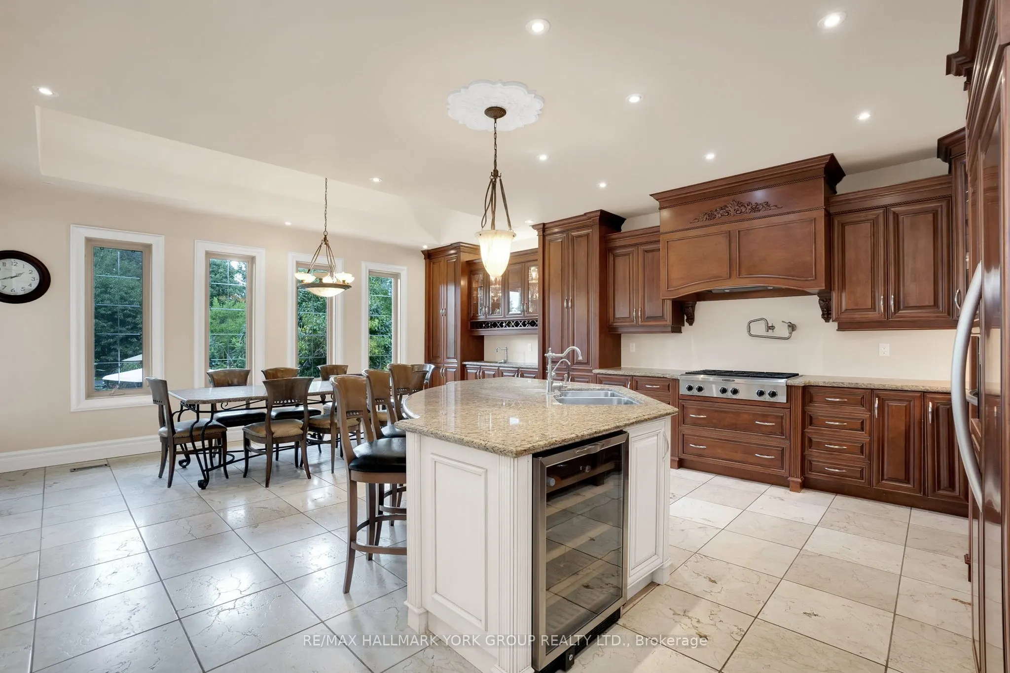 2 Kingswood Drive