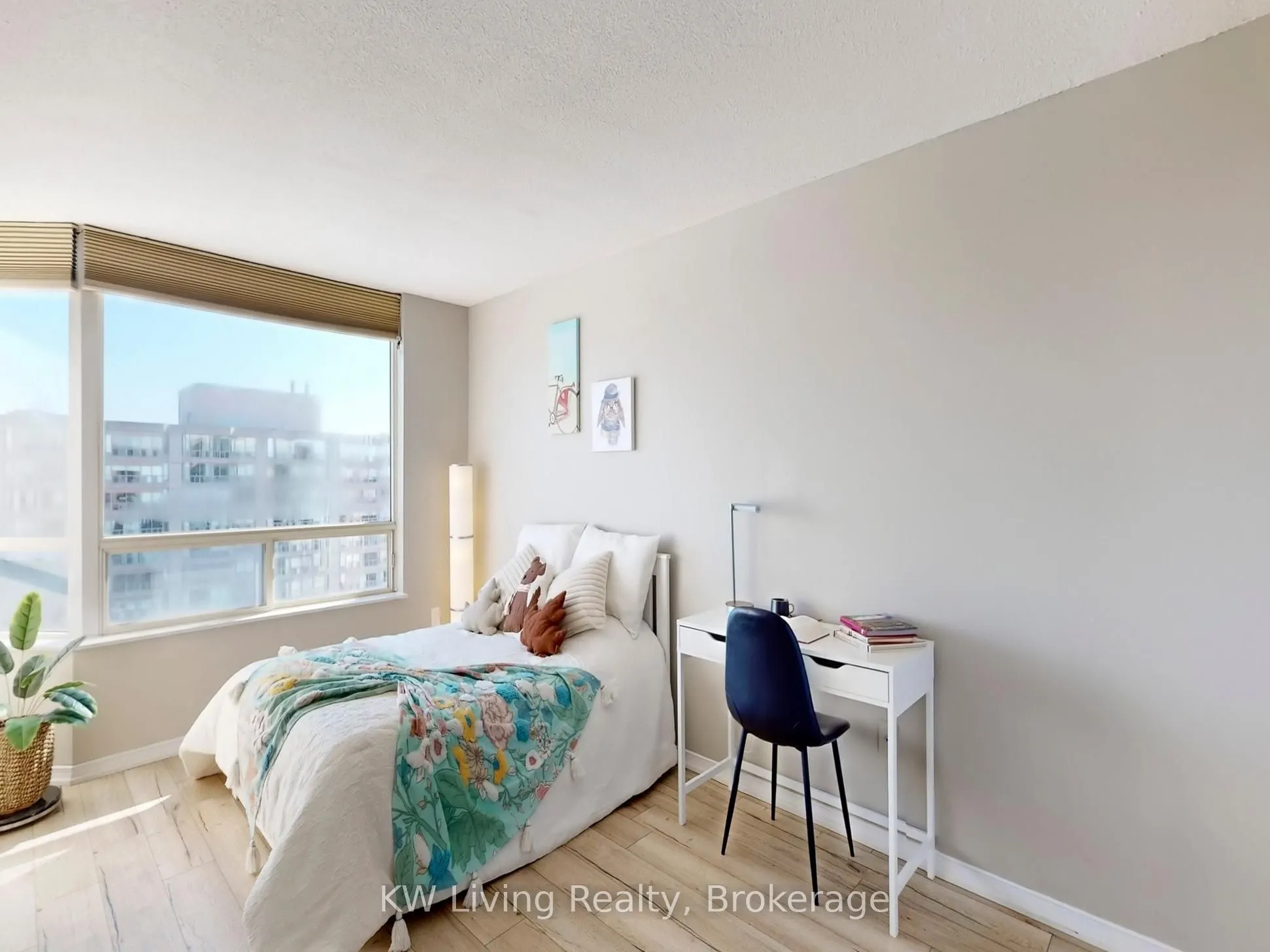 309 Major Mackenzie Drive #909