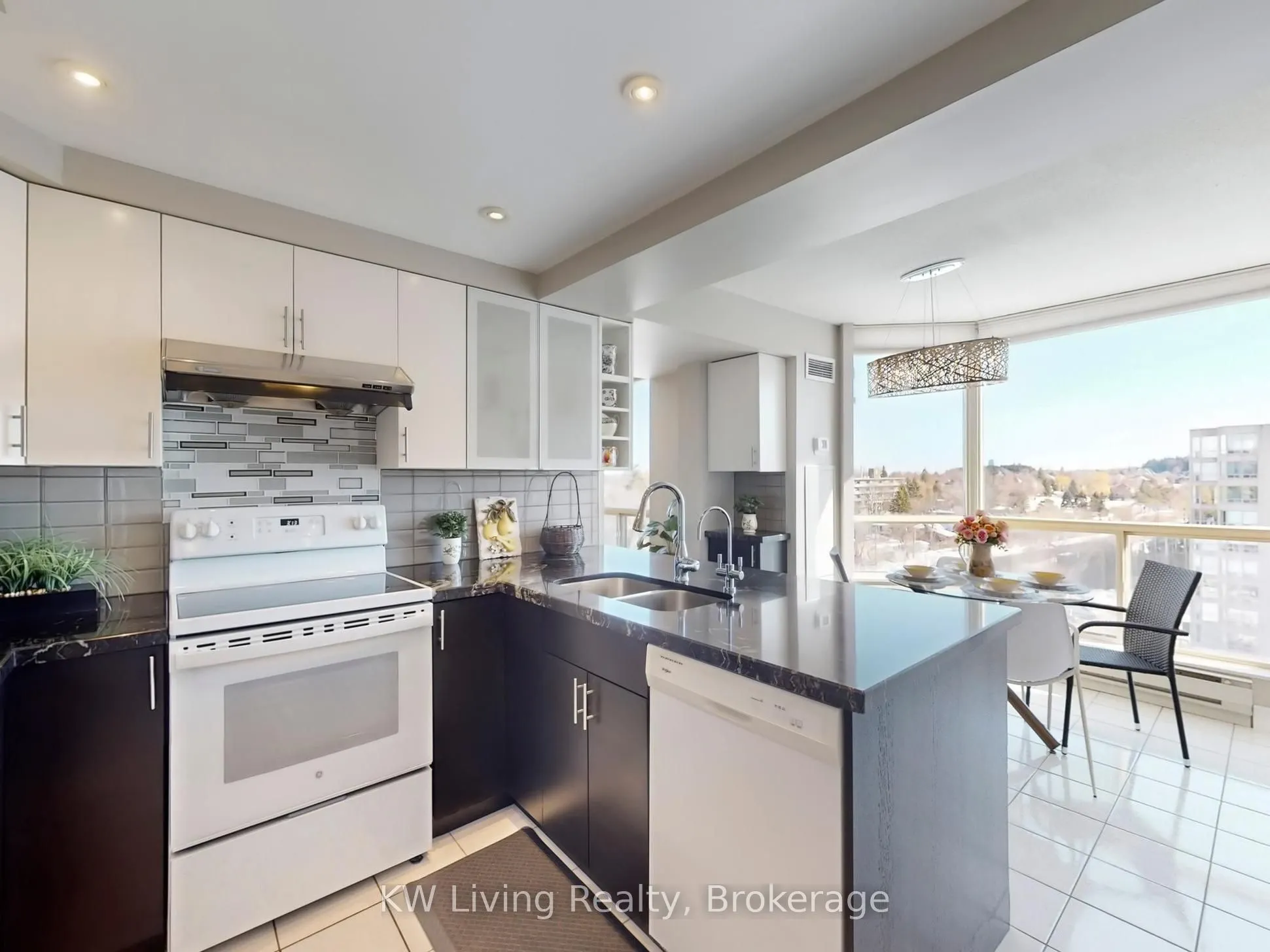 309 Major Mackenzie Drive #909