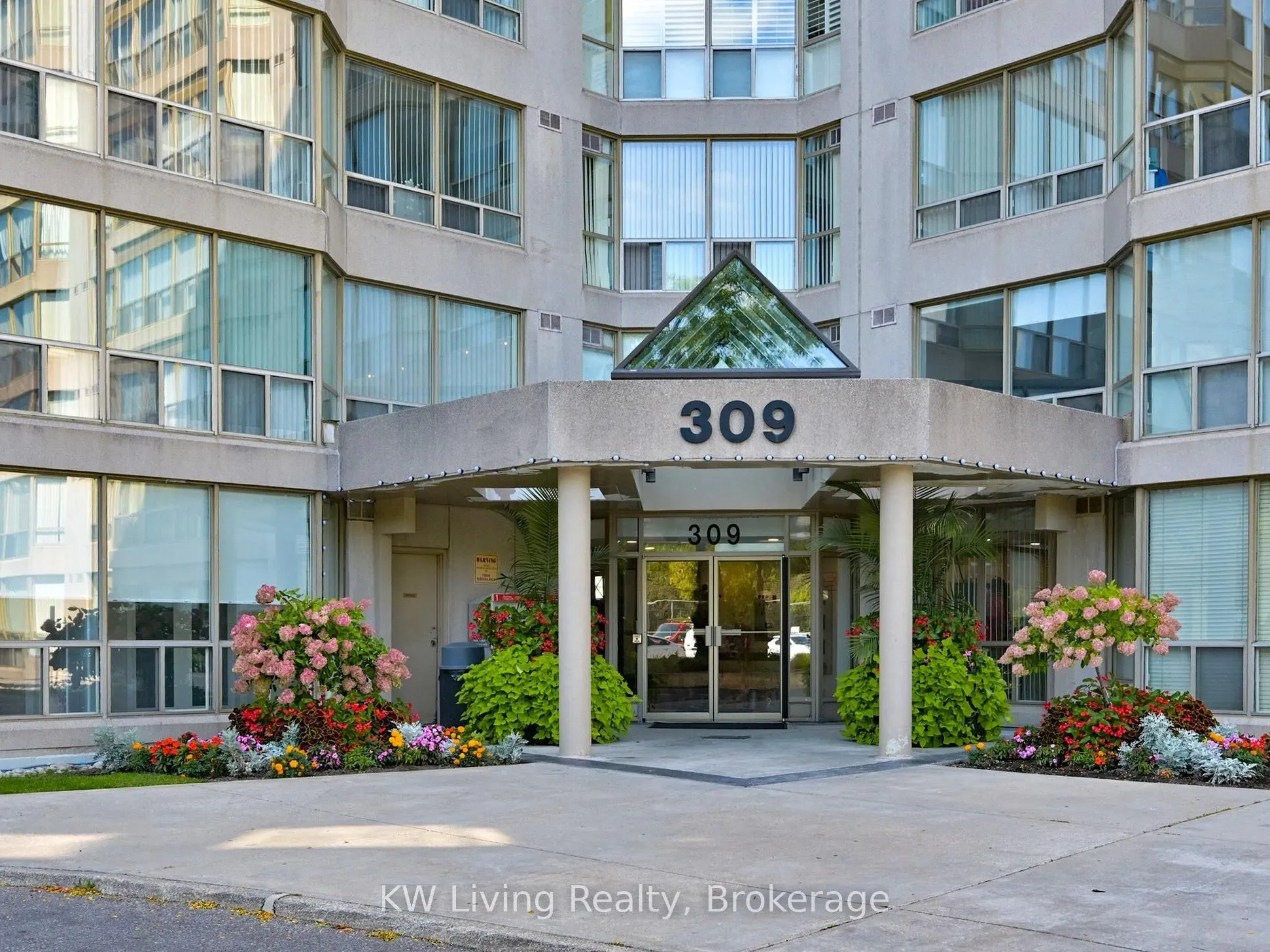 309 Major Mackenzie Drive #909