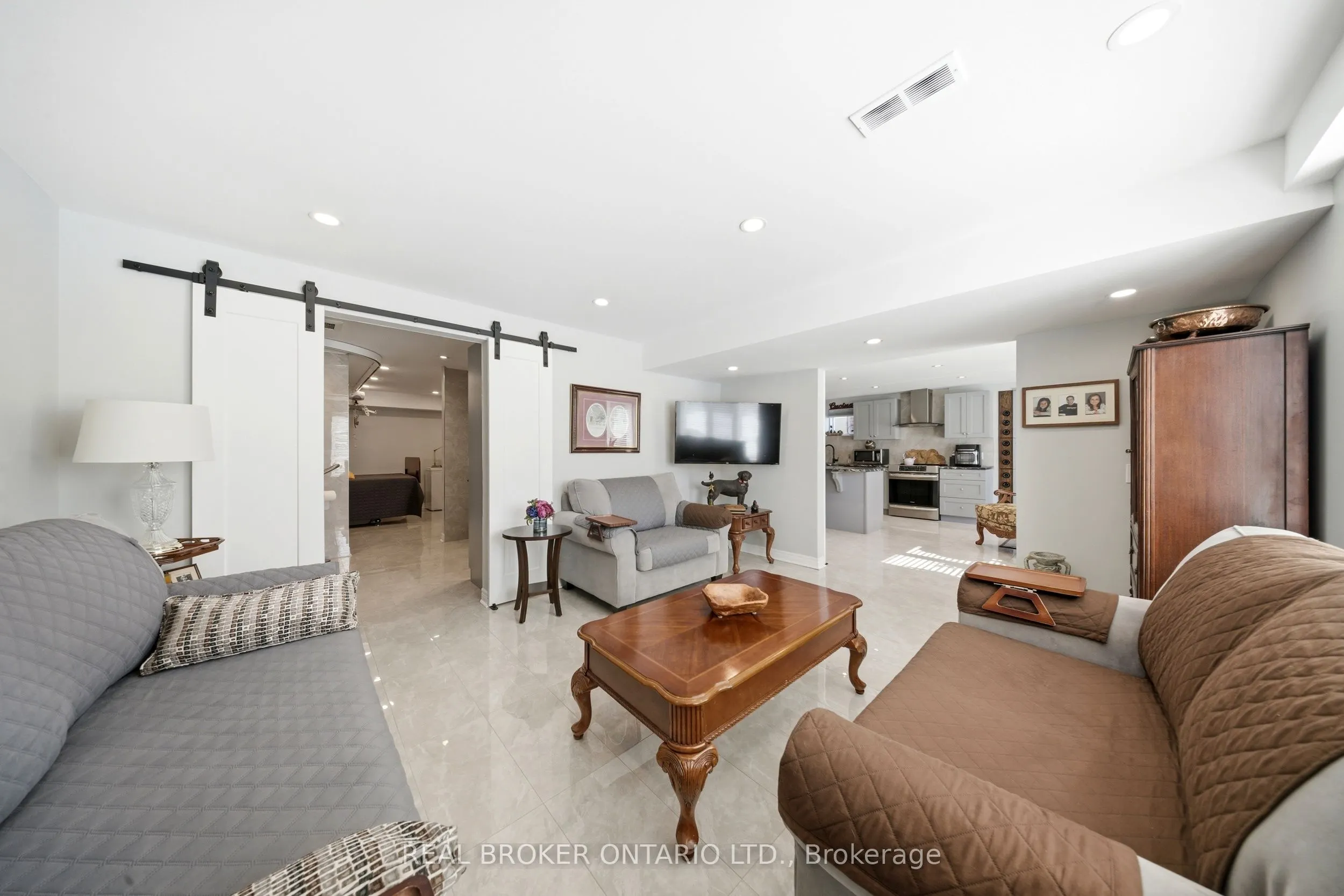 171 Gold Park Gate