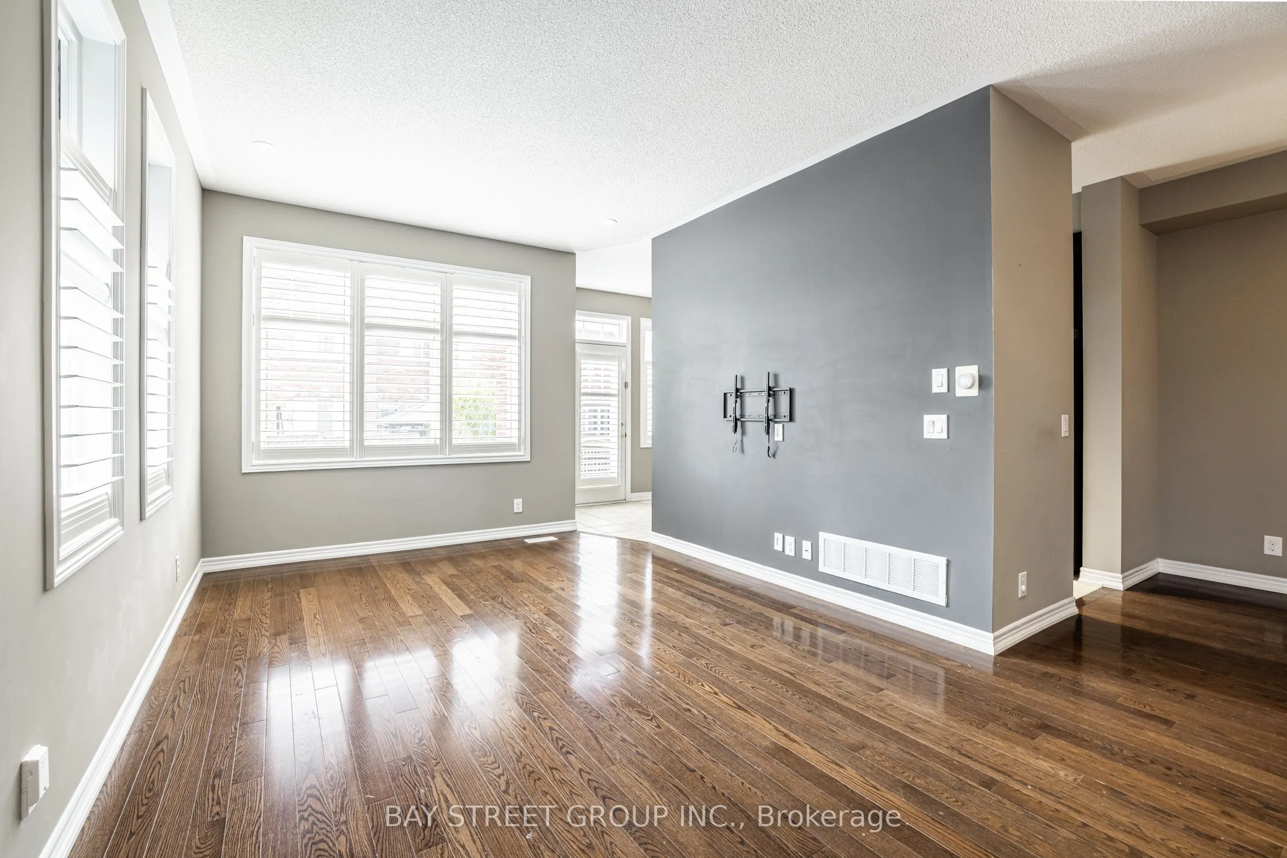4 Courtland Crescent