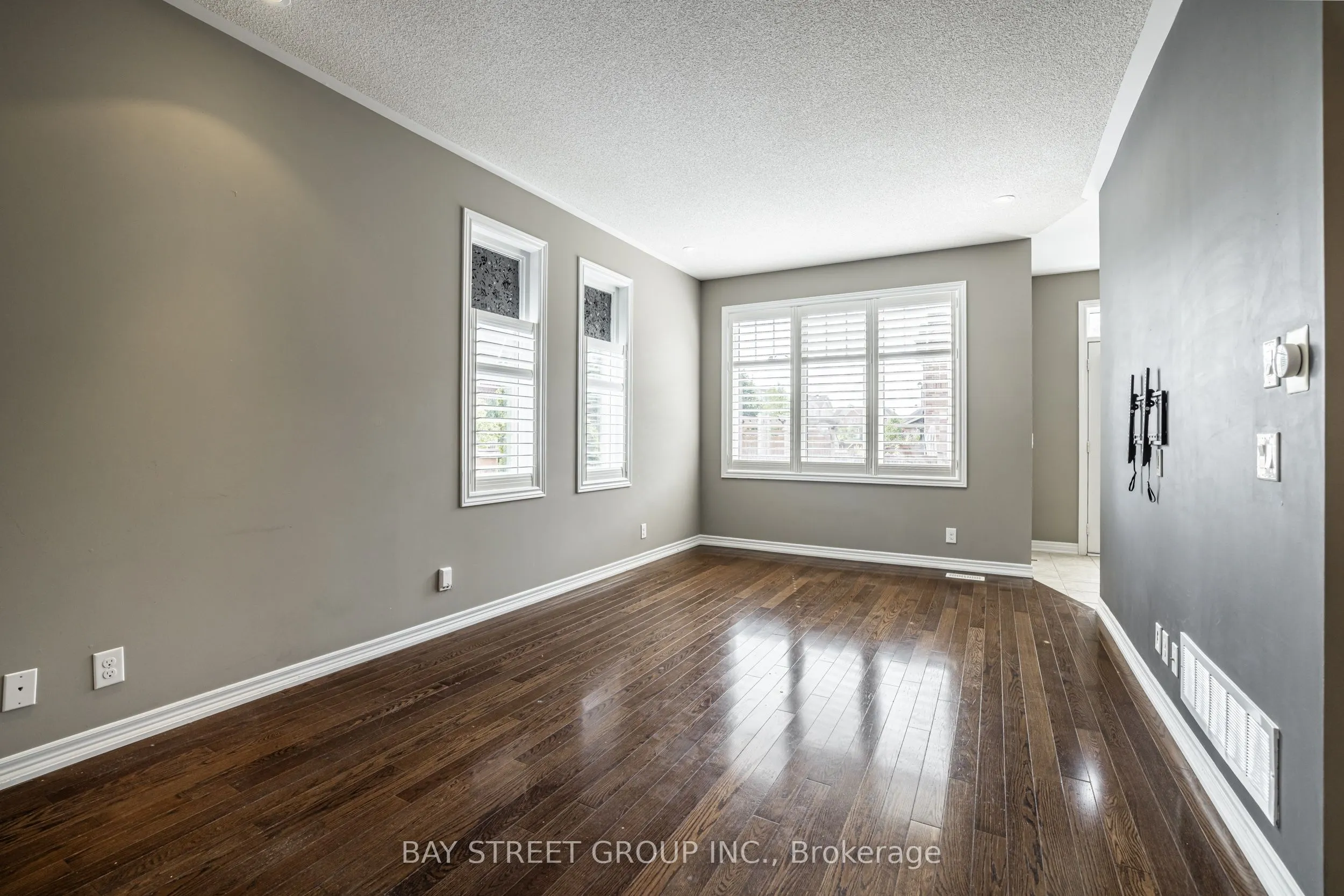 4 Courtland Crescent