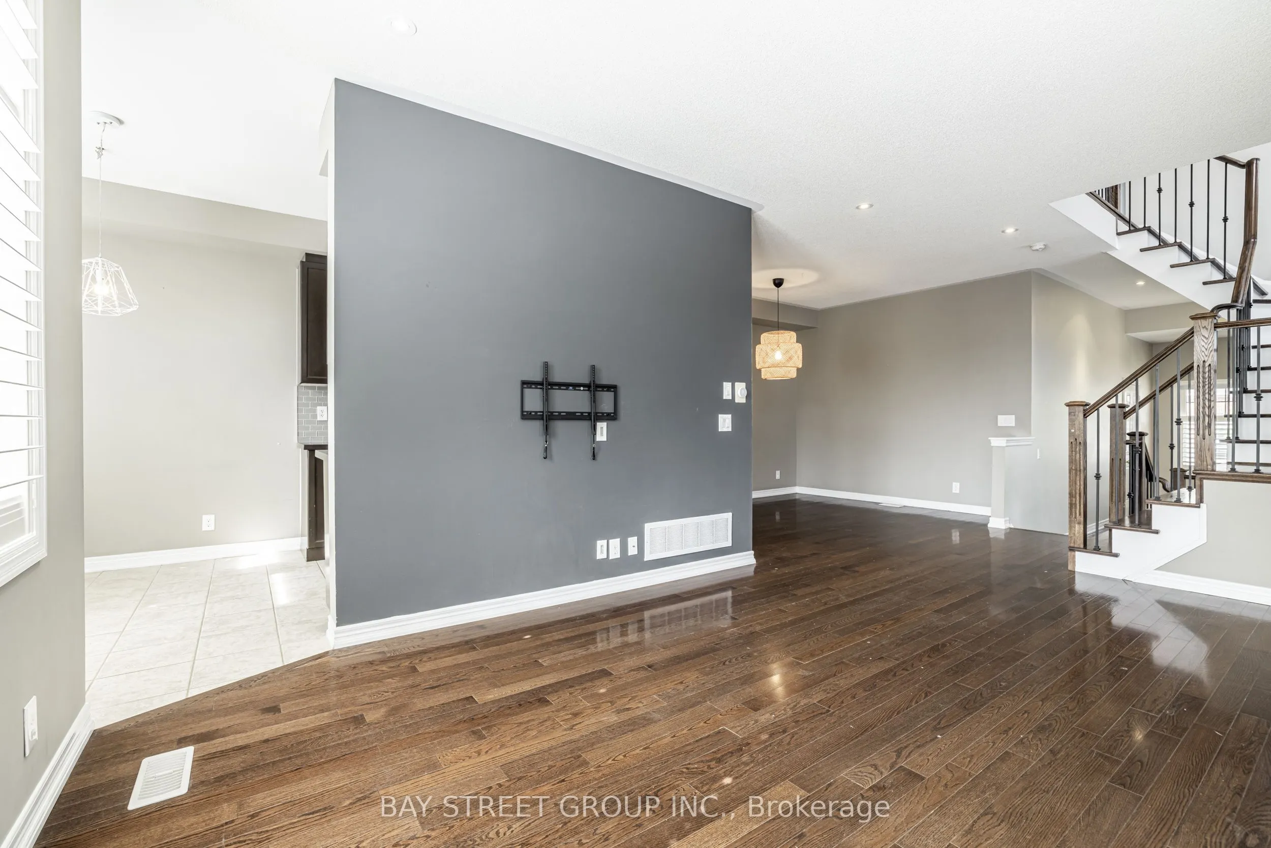 4 Courtland Crescent