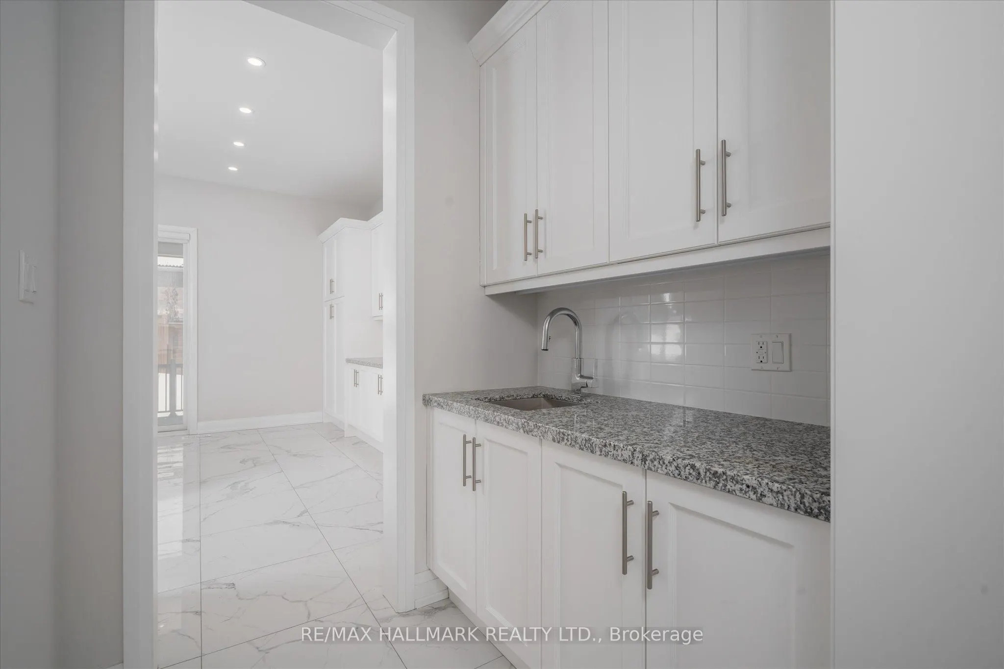 6 Dennis Reed Court