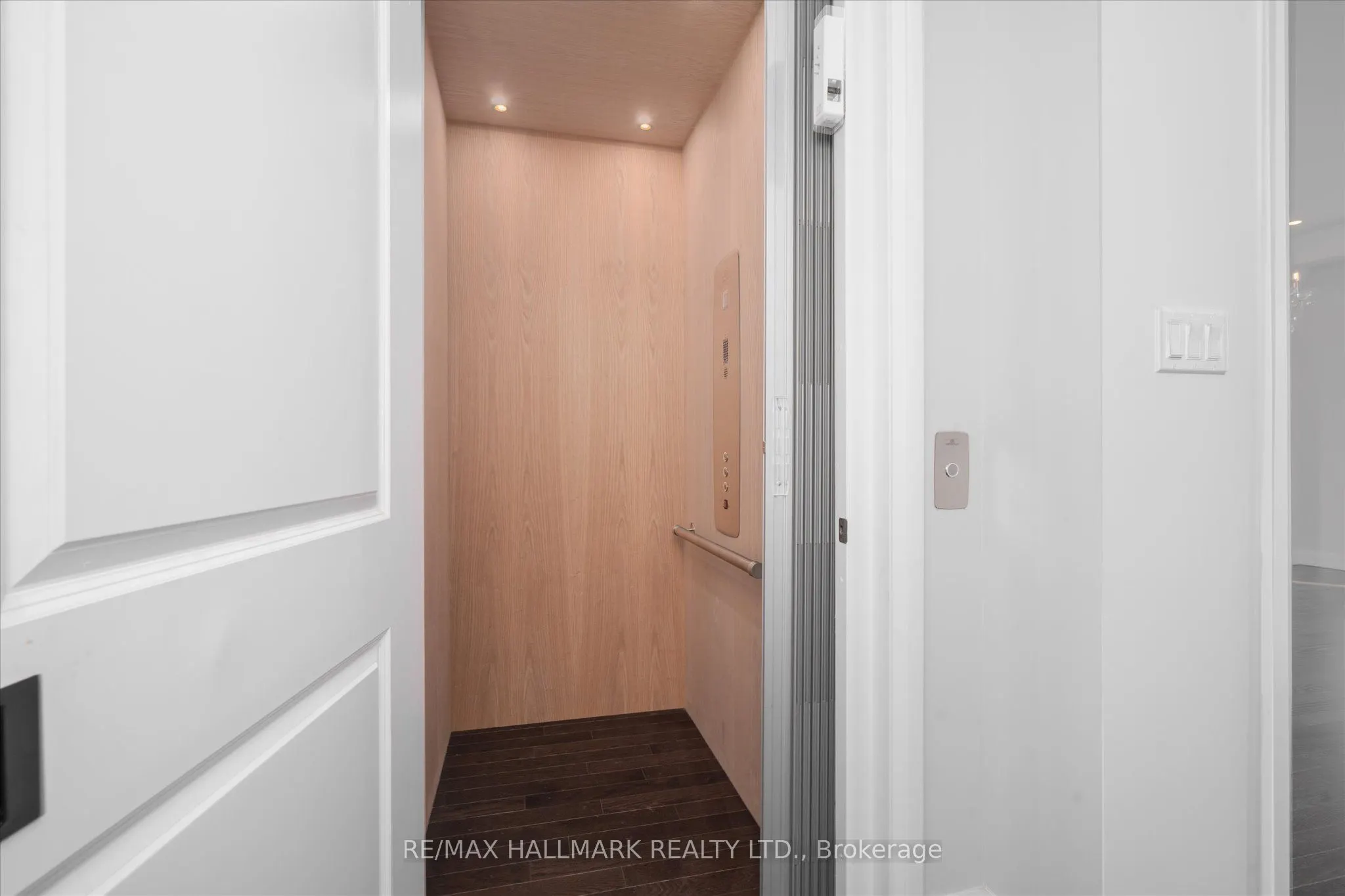 6 Dennis Reed Court