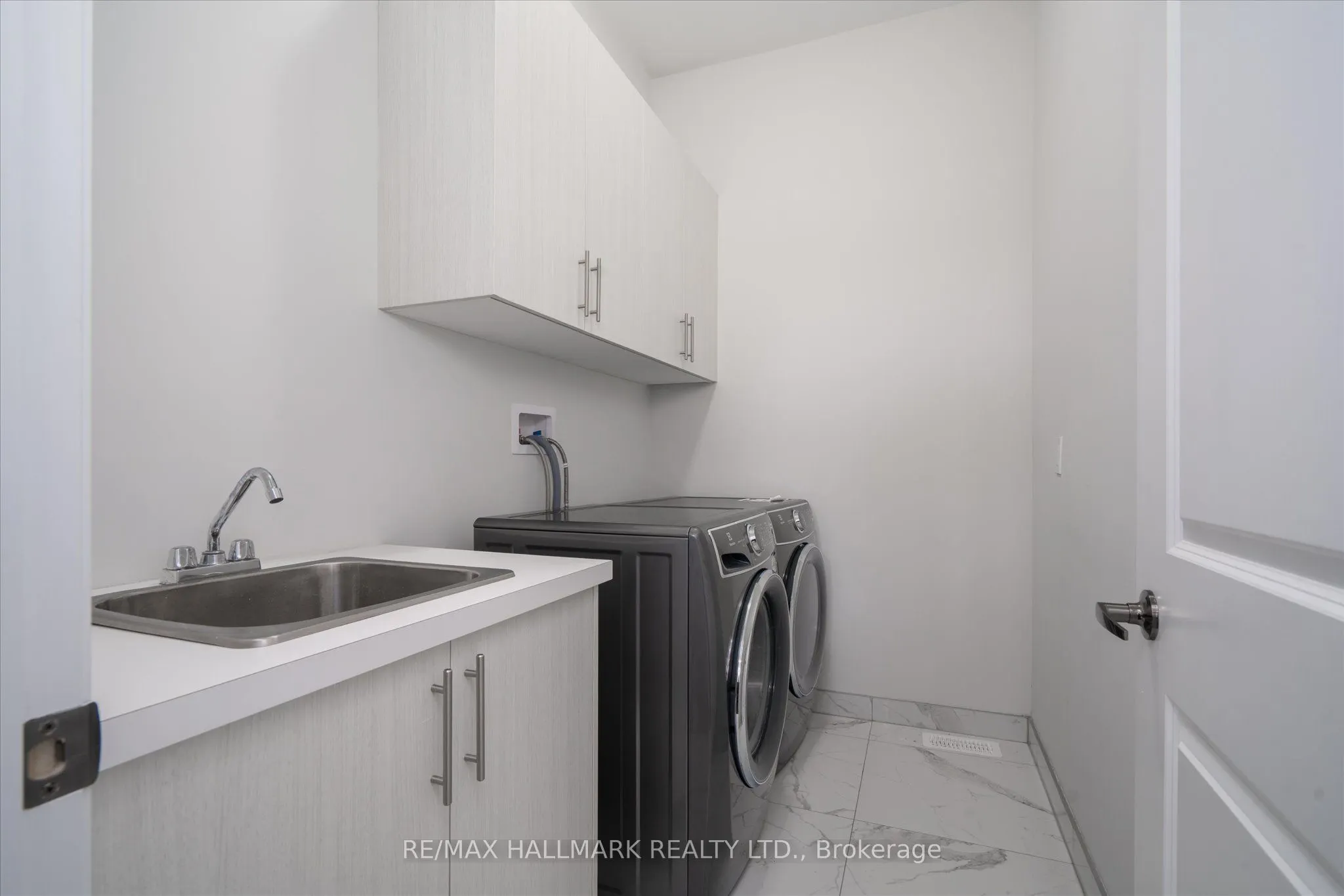 6 Dennis Reed Court