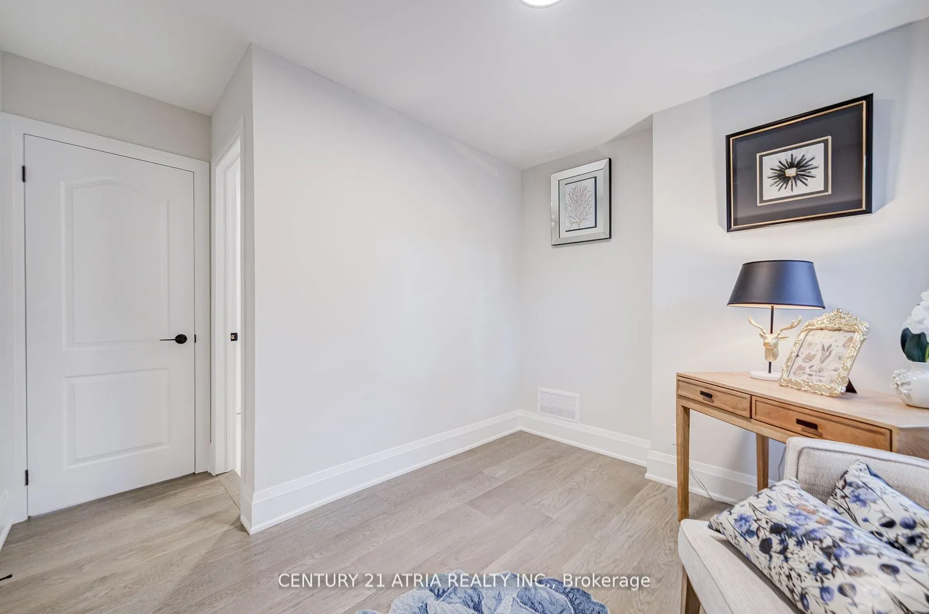 33 Sir Brandiles Place