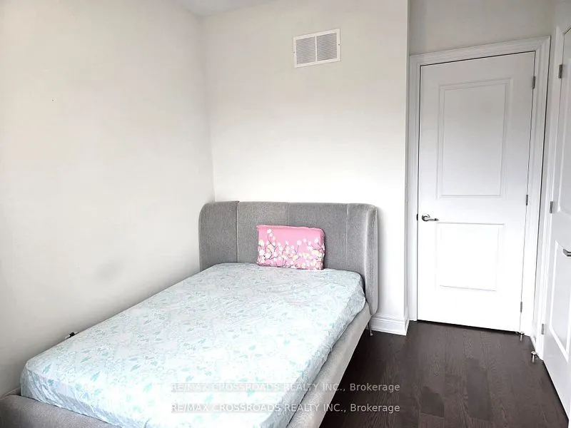 12 SCHMELTZER Crescent