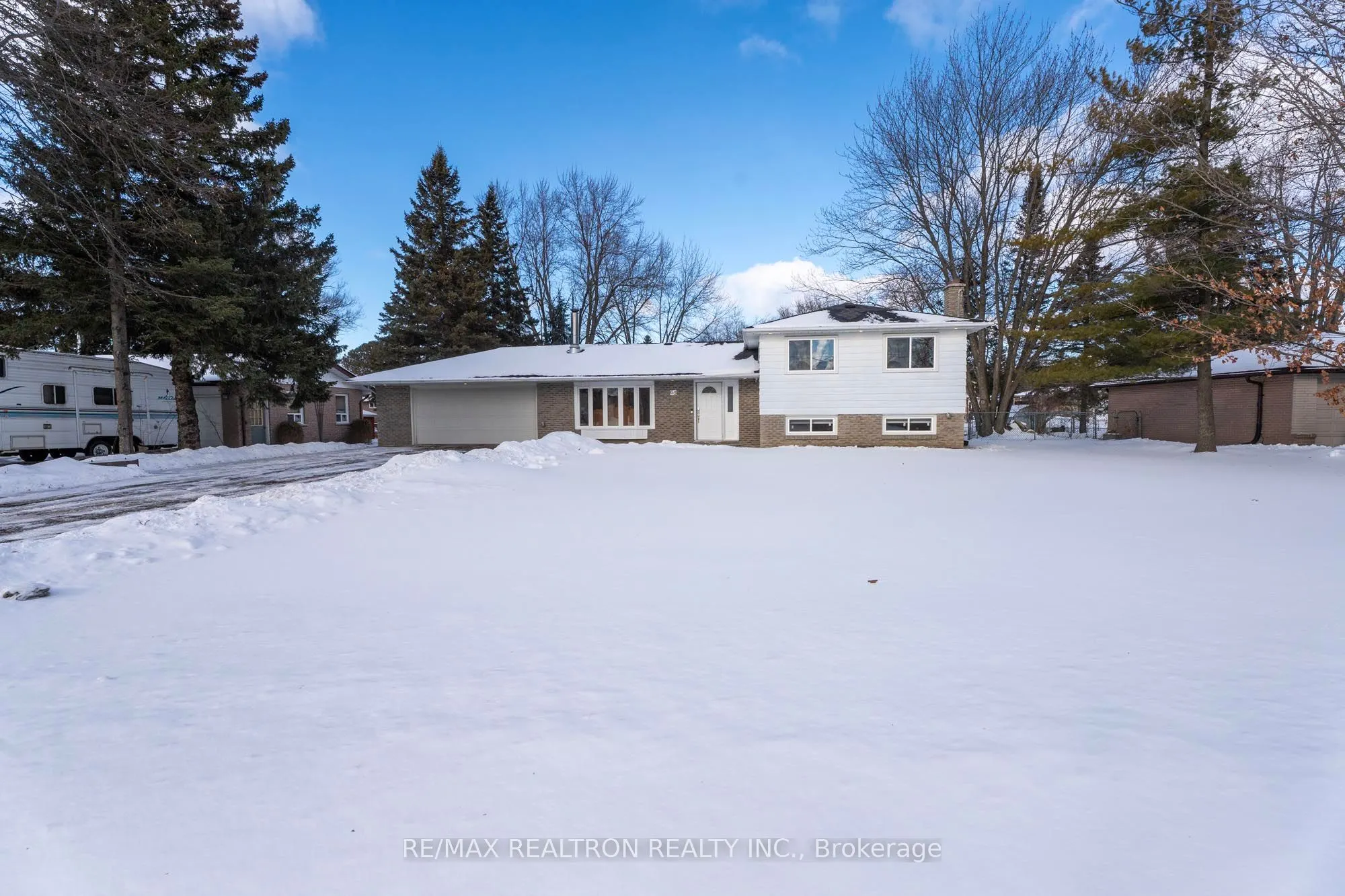 66 Lakeland Crescent