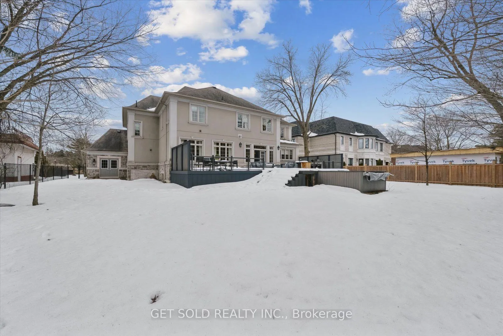 8 Thornhill Avenue