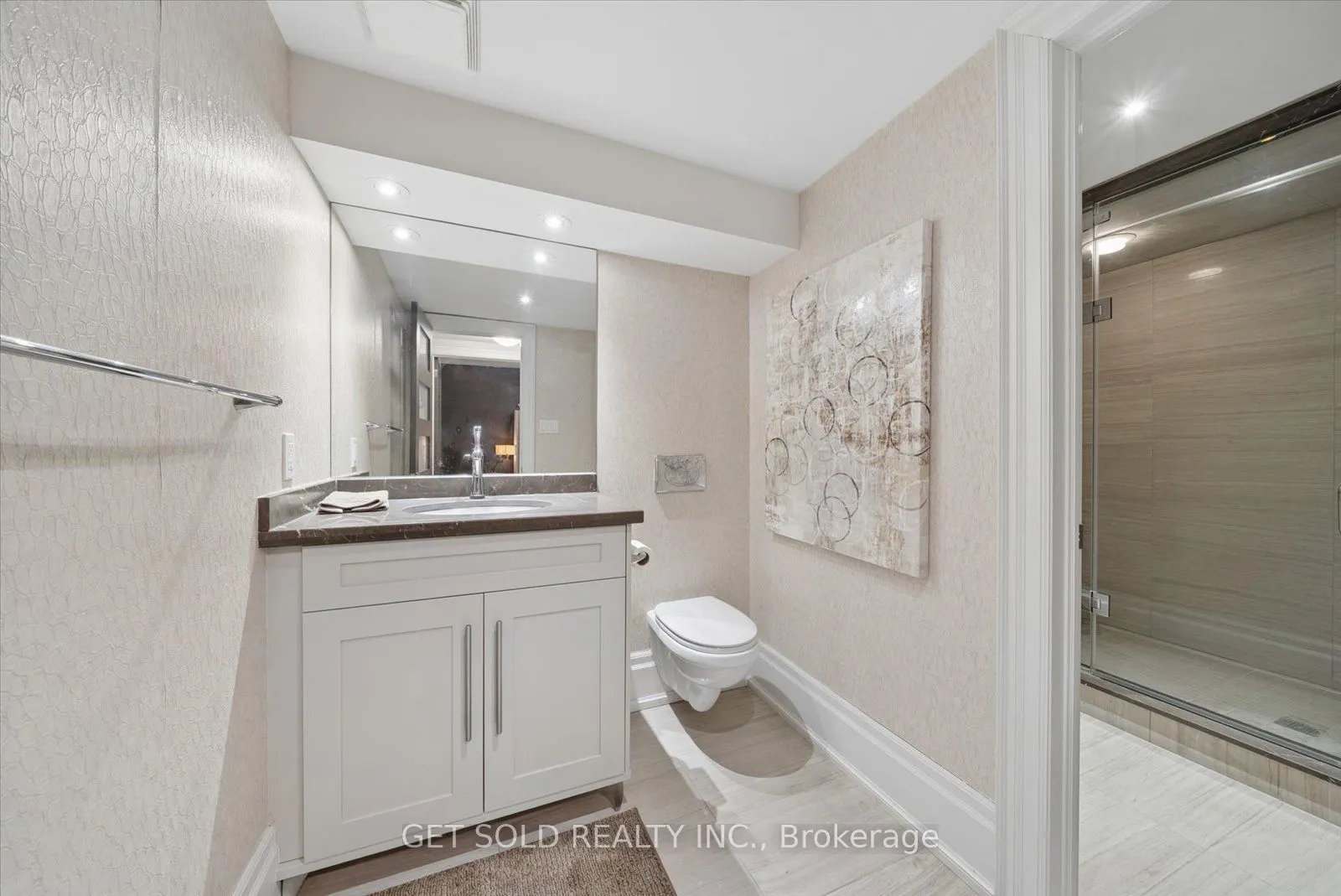 8 Thornhill Avenue