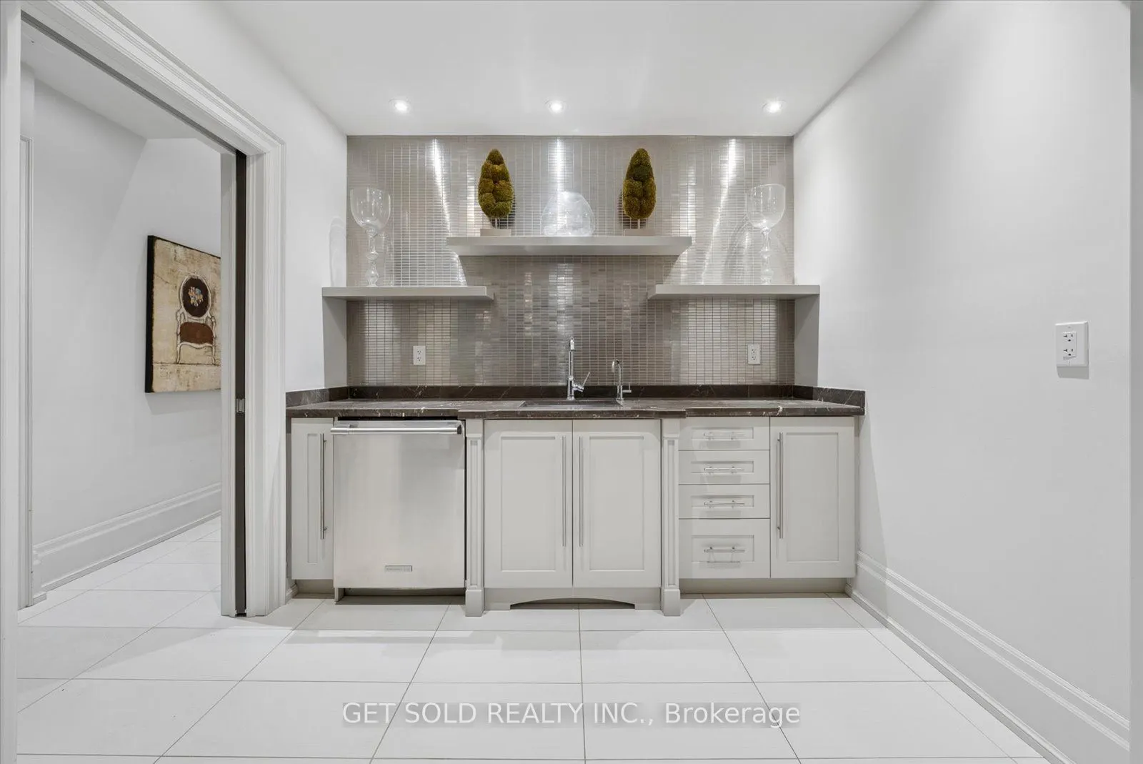 8 Thornhill Avenue