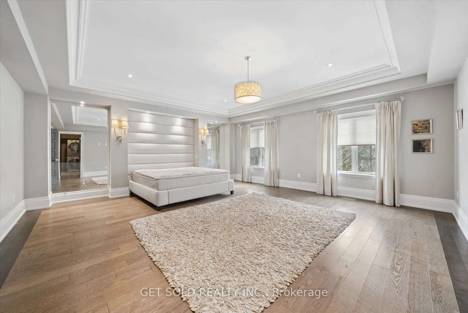 8 Thornhill Avenue