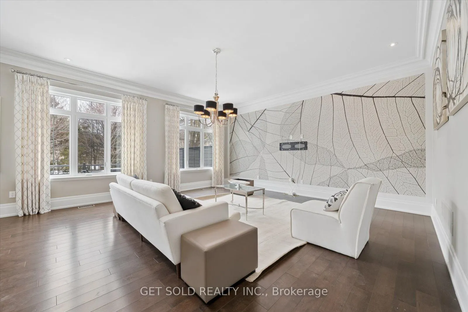 8 Thornhill Avenue