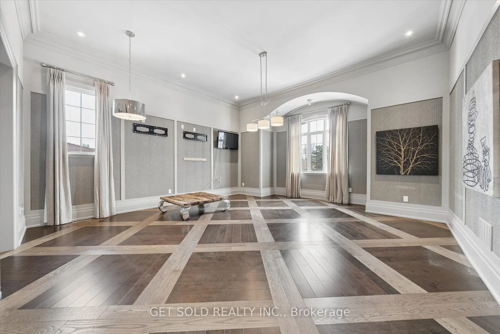 8 Thornhill Avenue