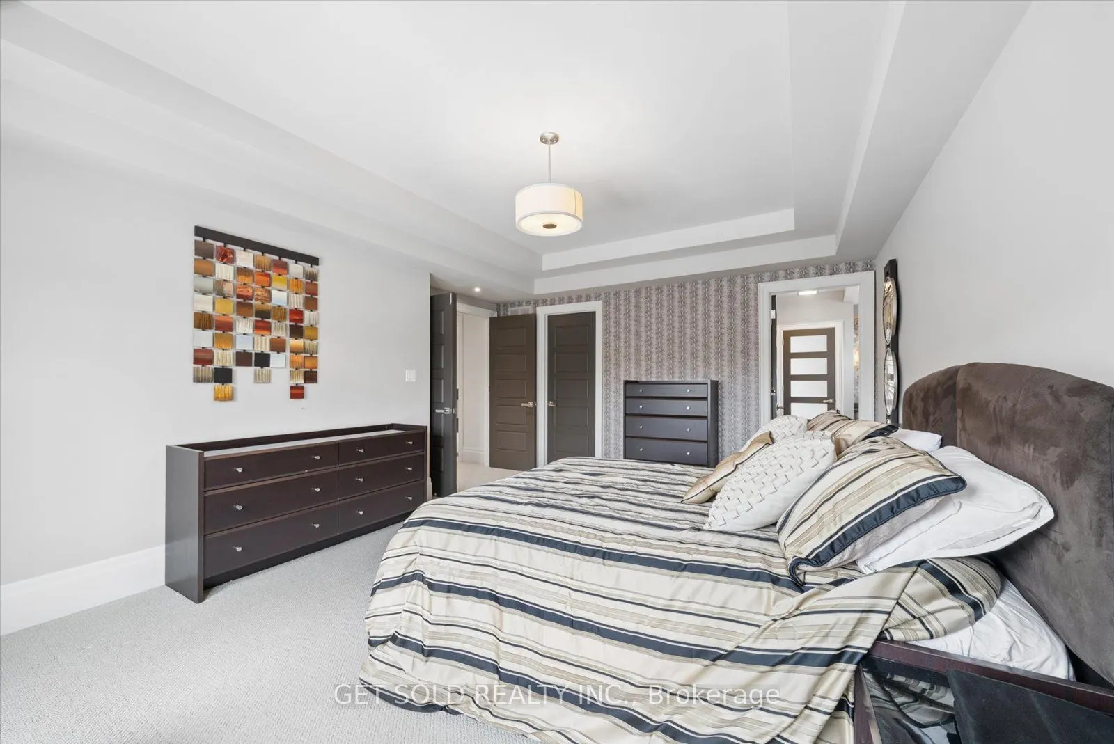 8 Thornhill Avenue