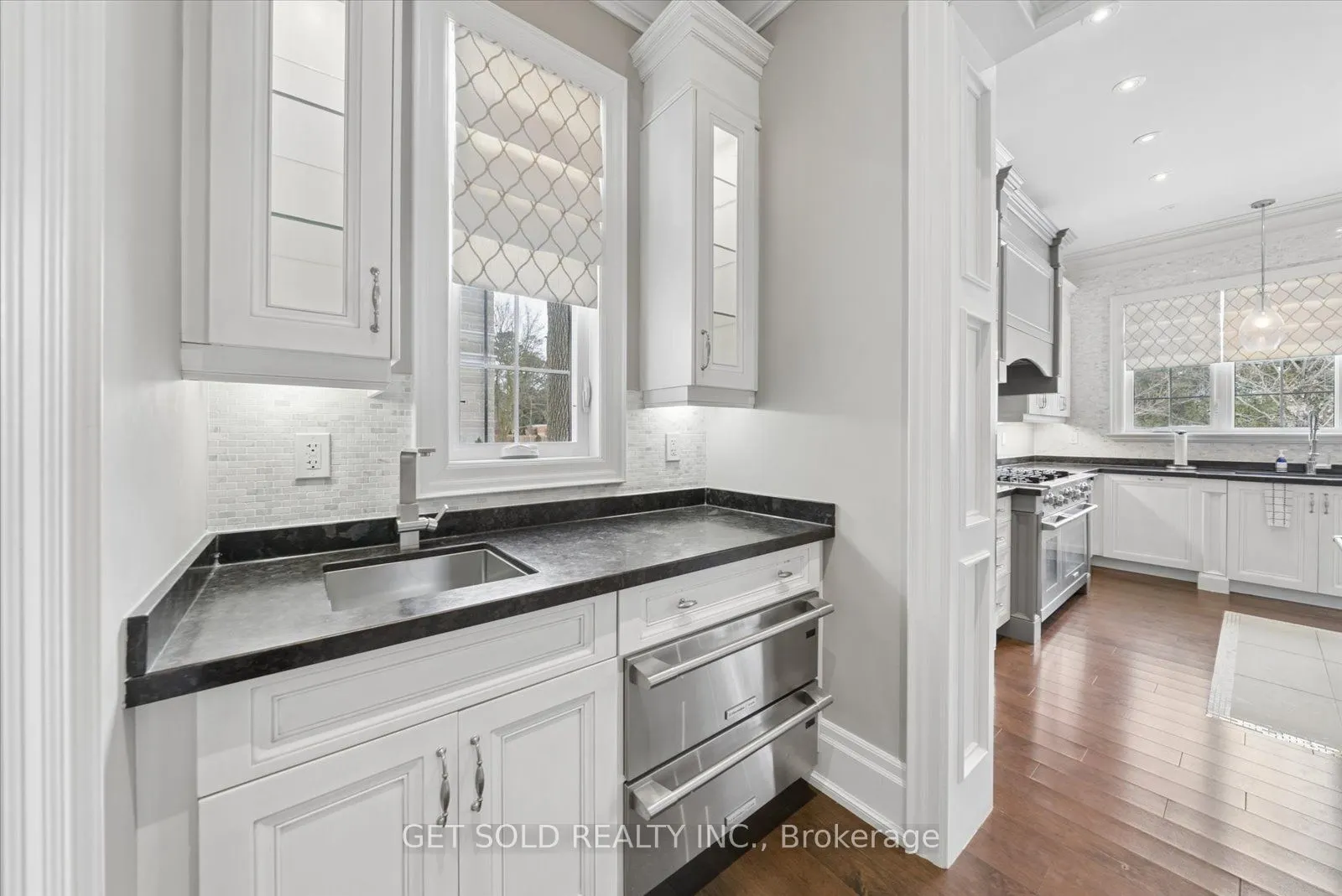 8 Thornhill Avenue