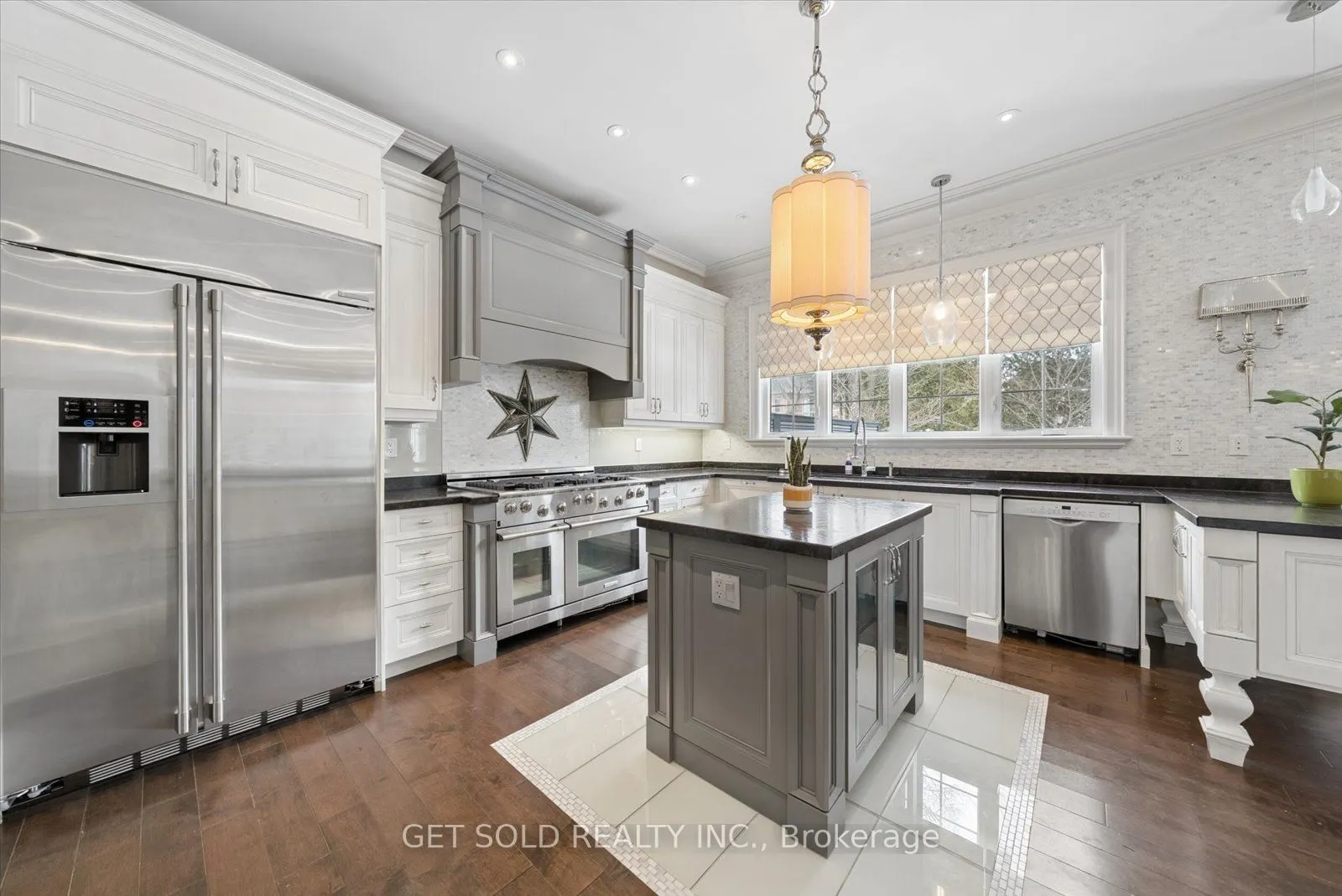 8 Thornhill Avenue