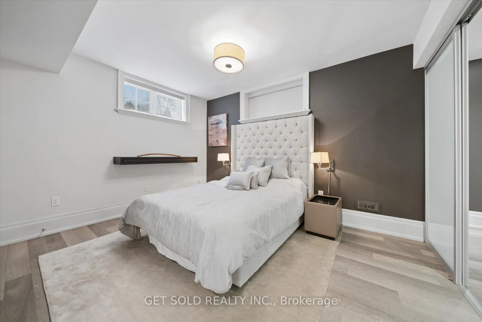 8 Thornhill Avenue