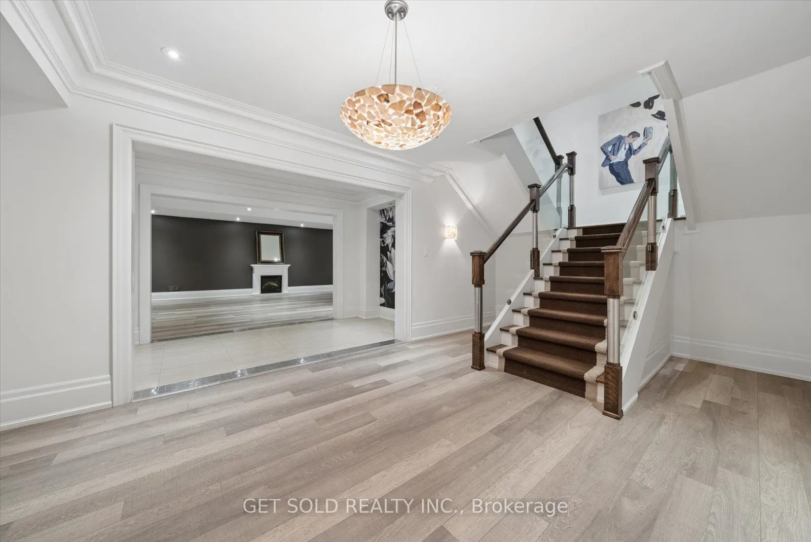 8 Thornhill Avenue