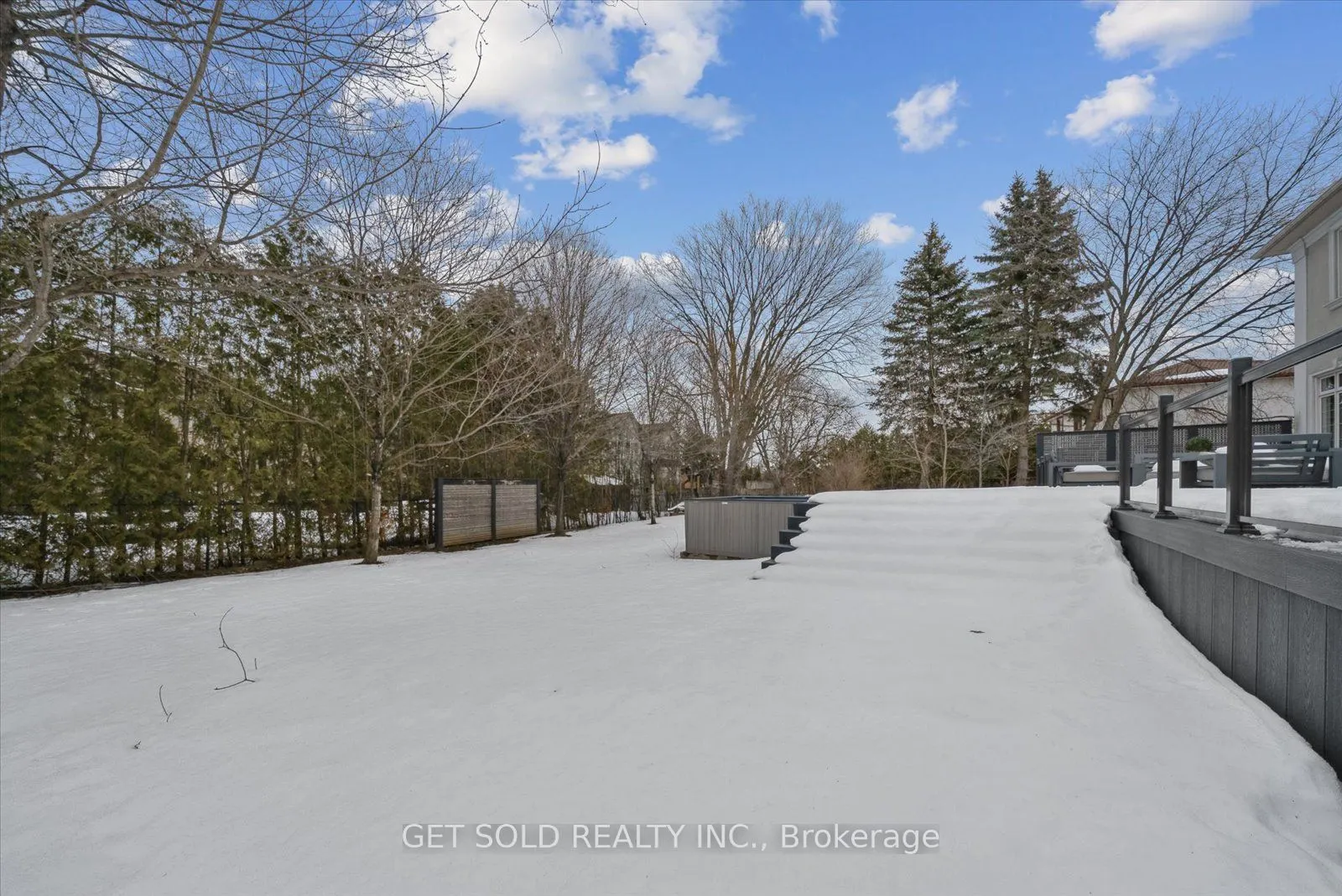 8 Thornhill Avenue