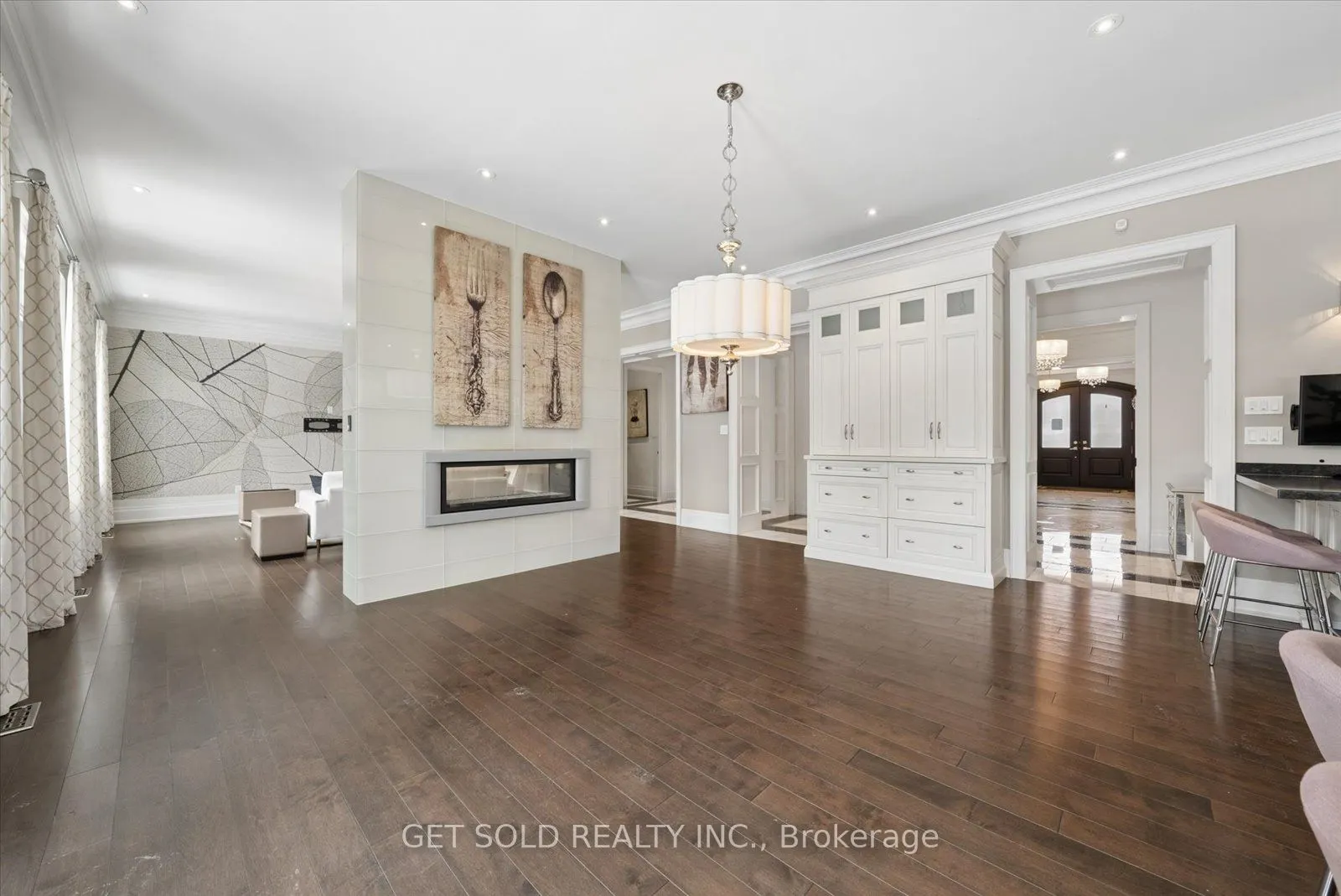 8 Thornhill Avenue