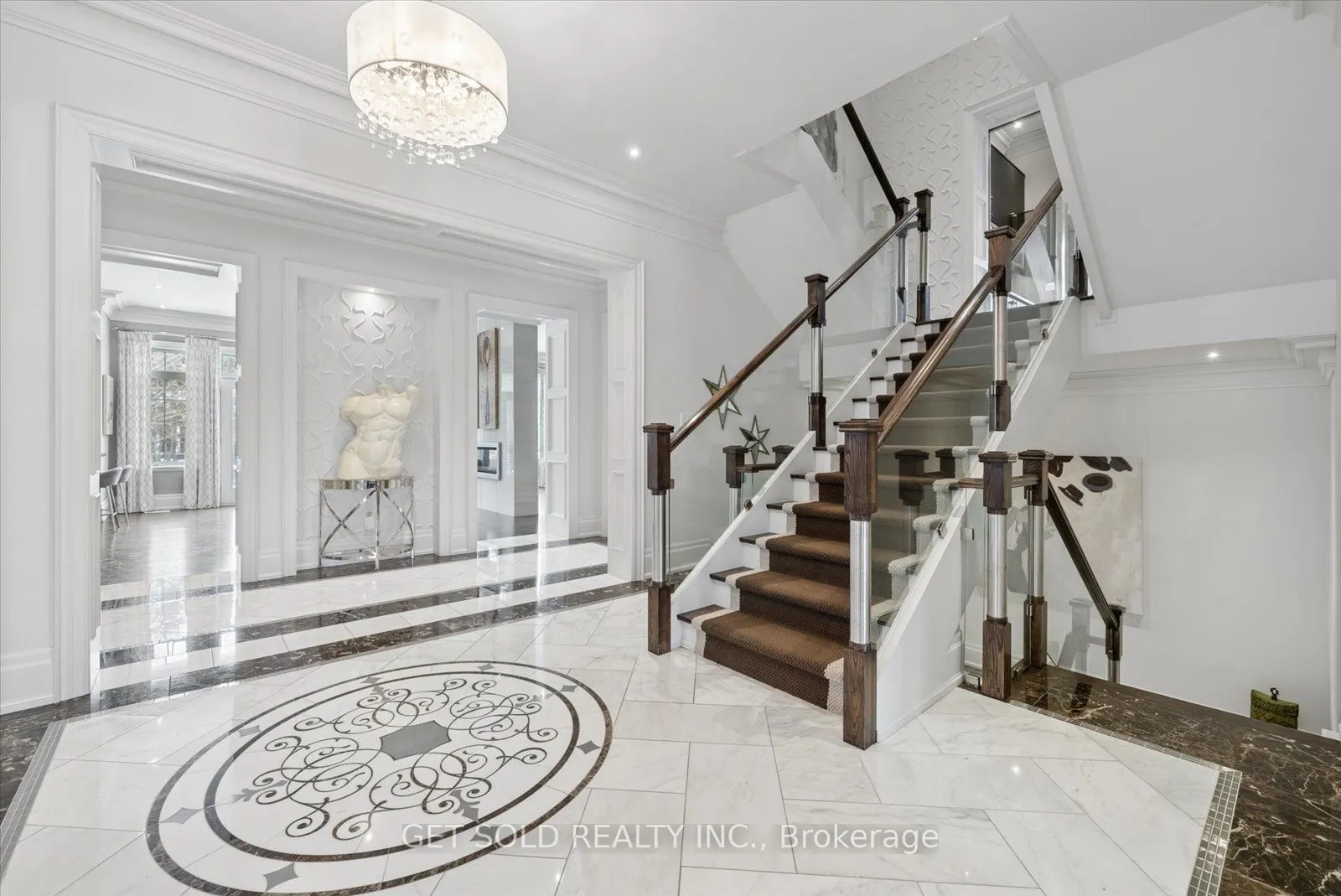 8 Thornhill Avenue