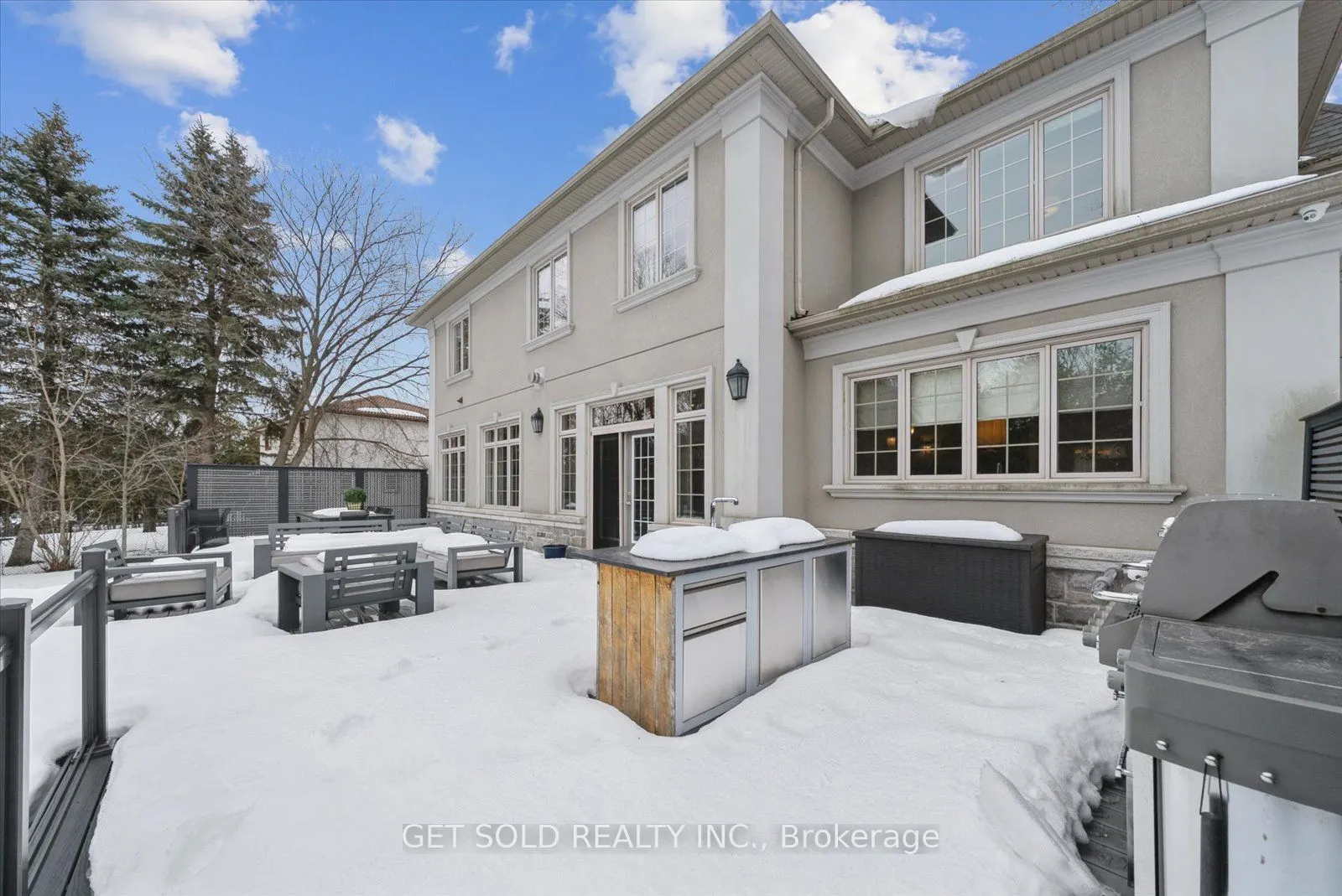 8 Thornhill Avenue