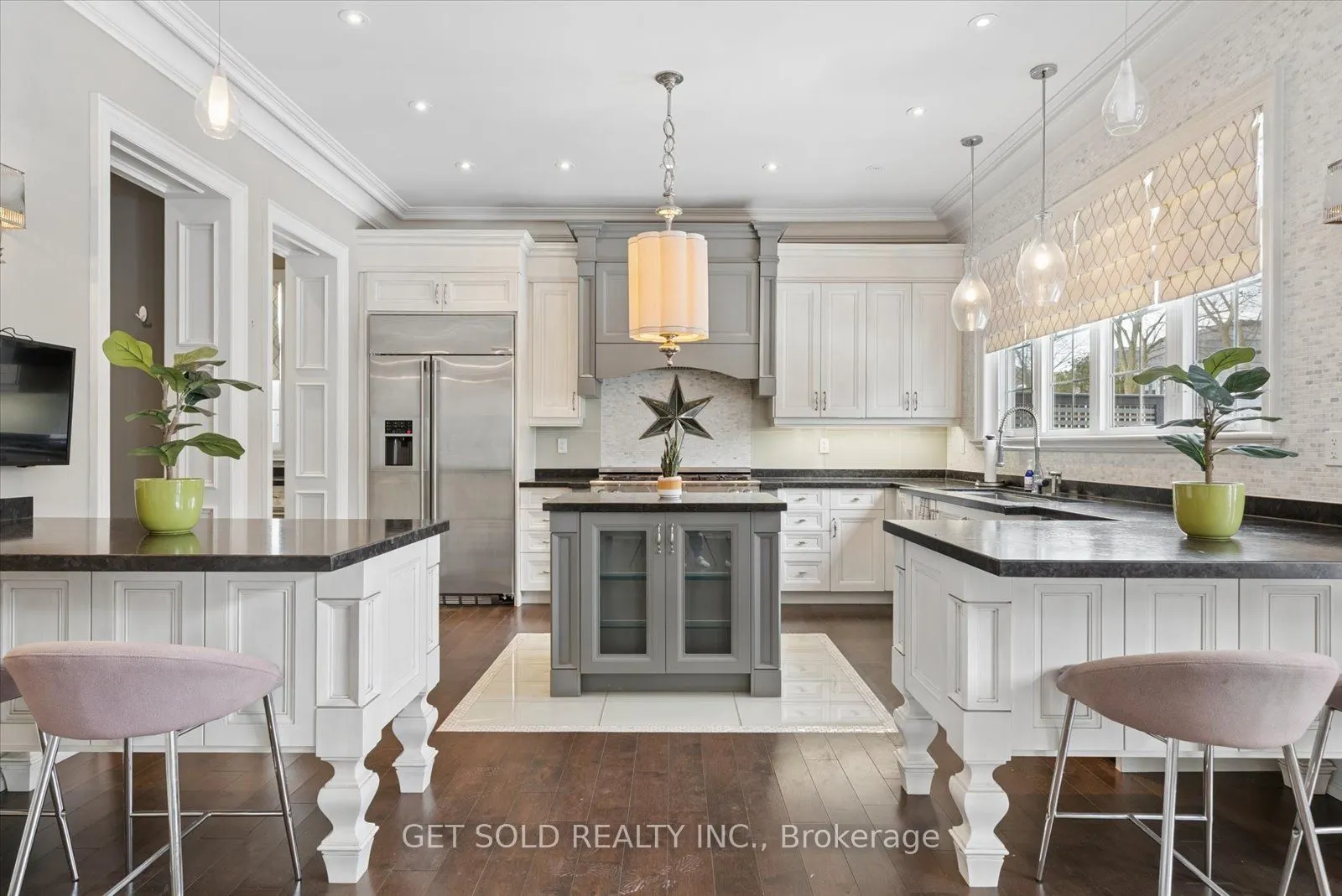 8 Thornhill Avenue