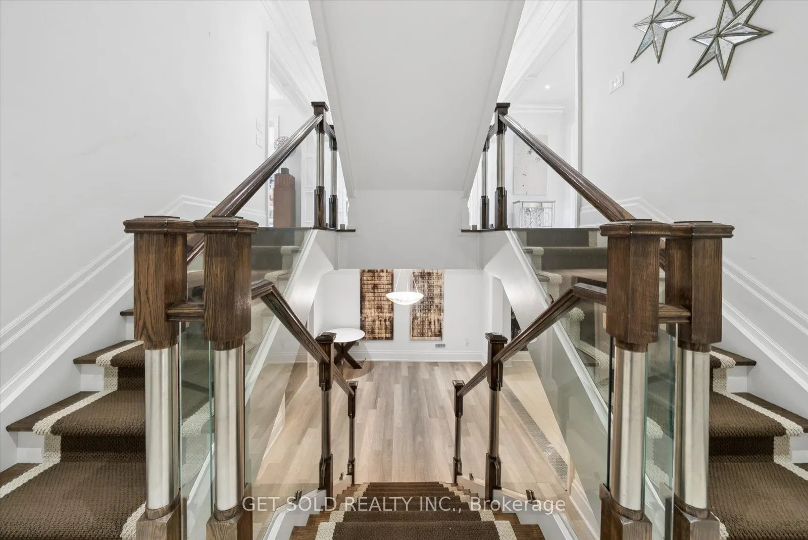 8 Thornhill Avenue