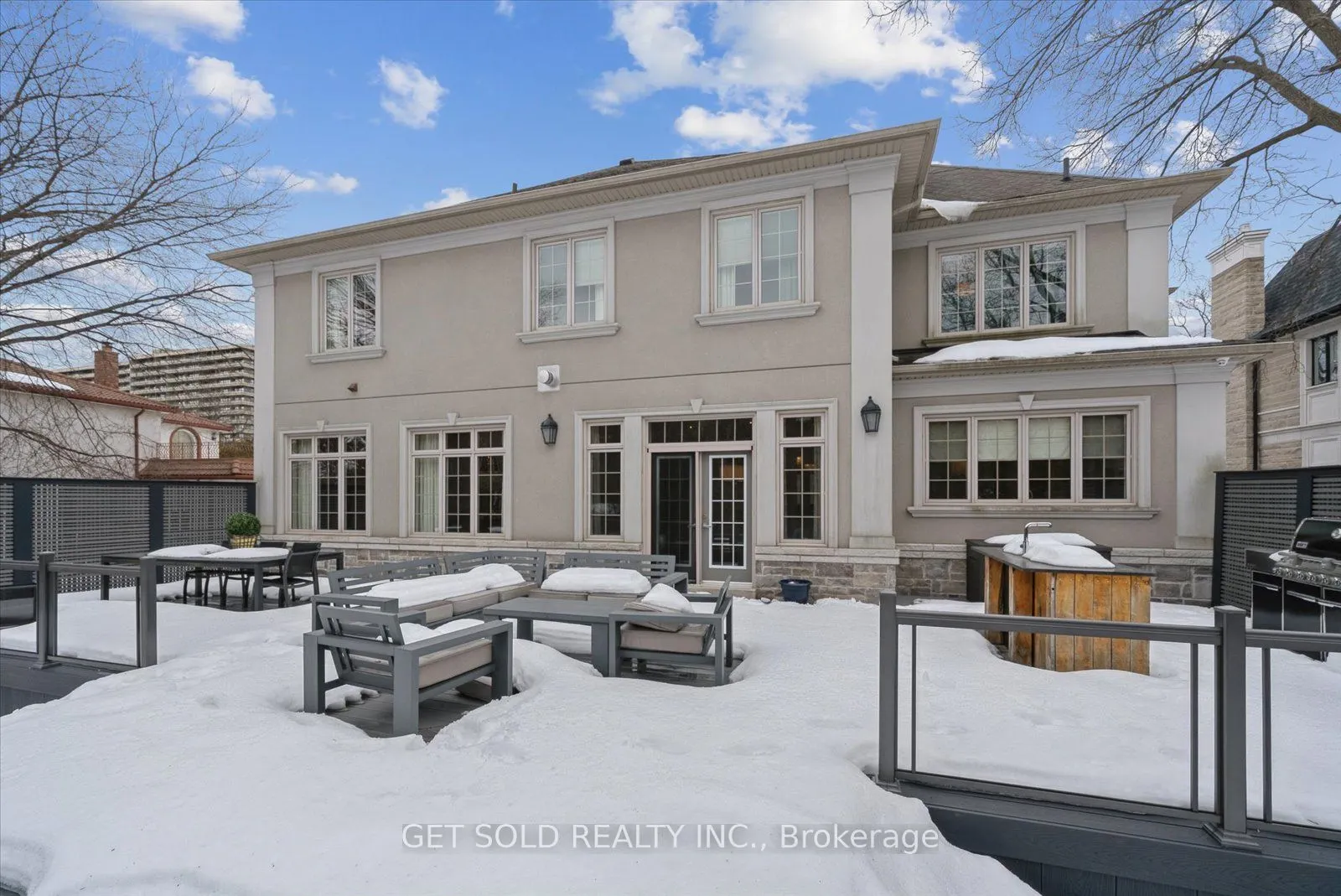 8 Thornhill Avenue