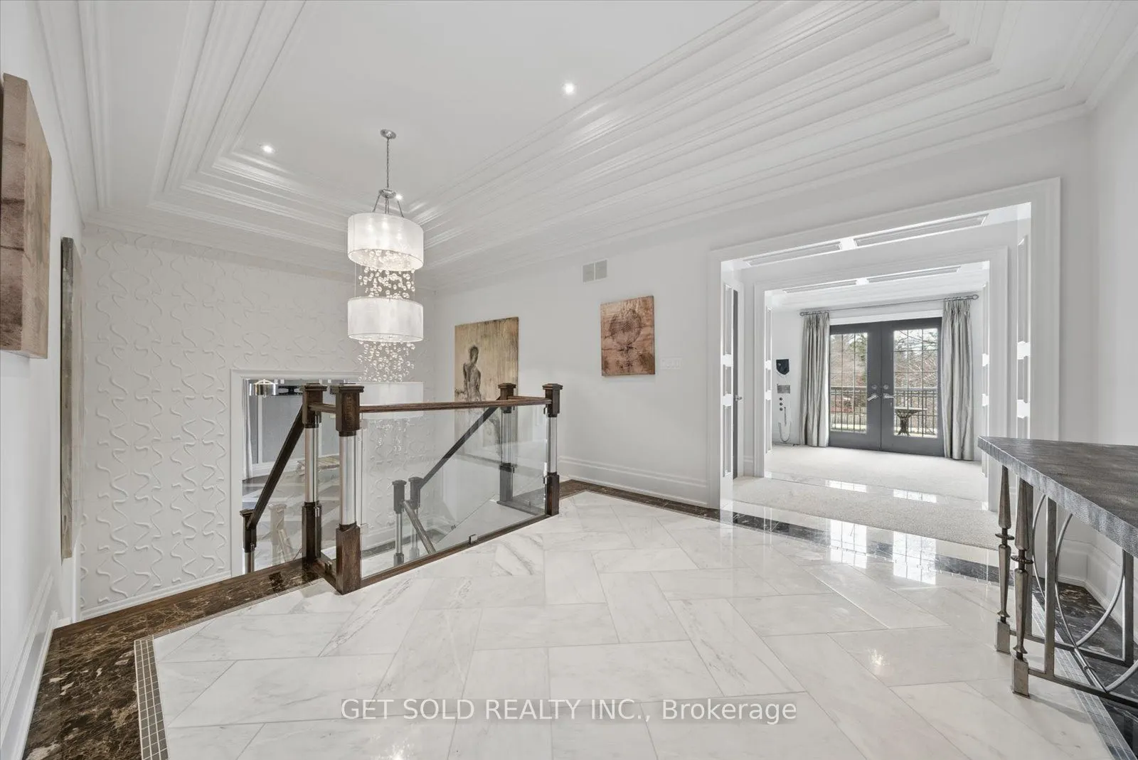 8 Thornhill Avenue