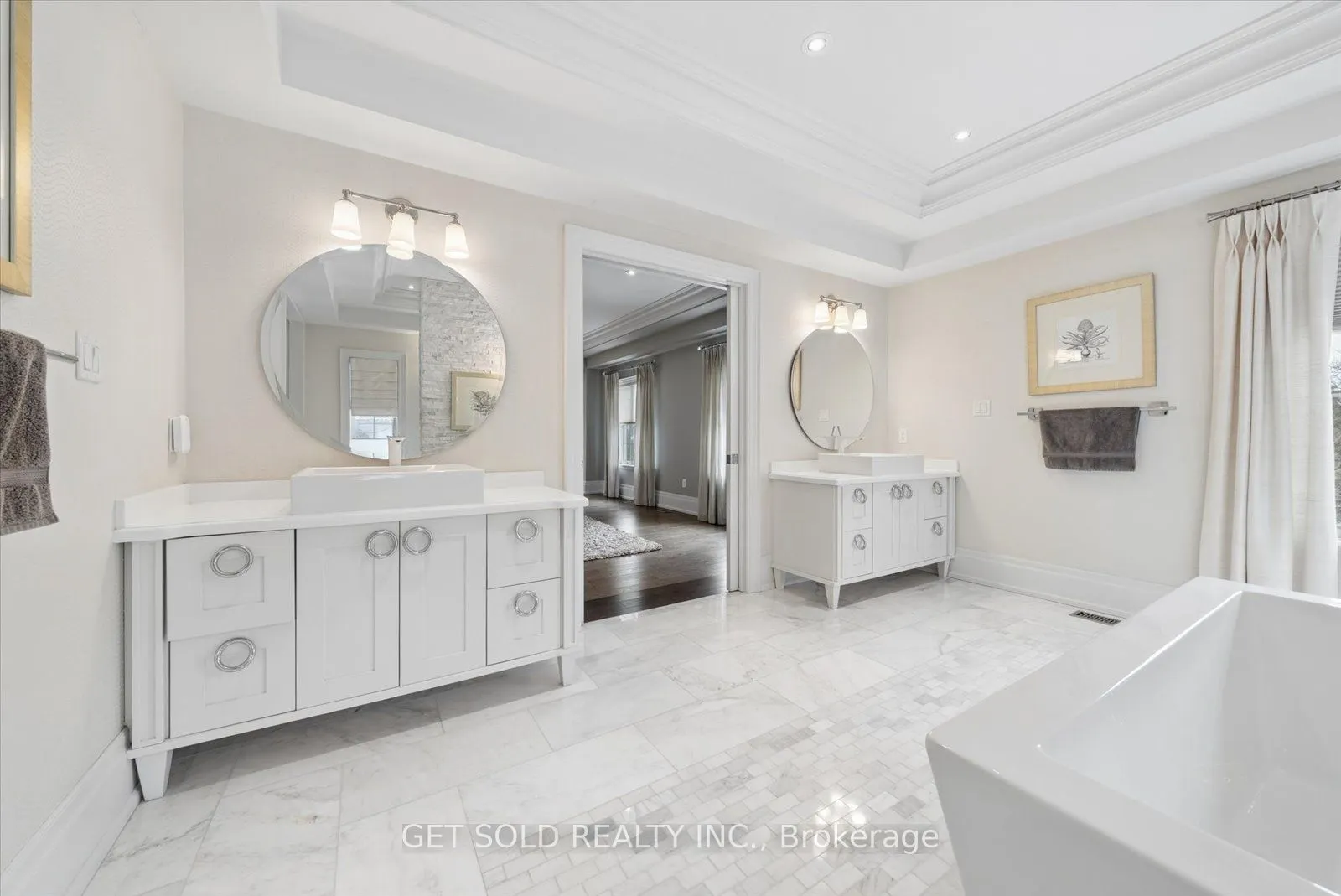 8 Thornhill Avenue