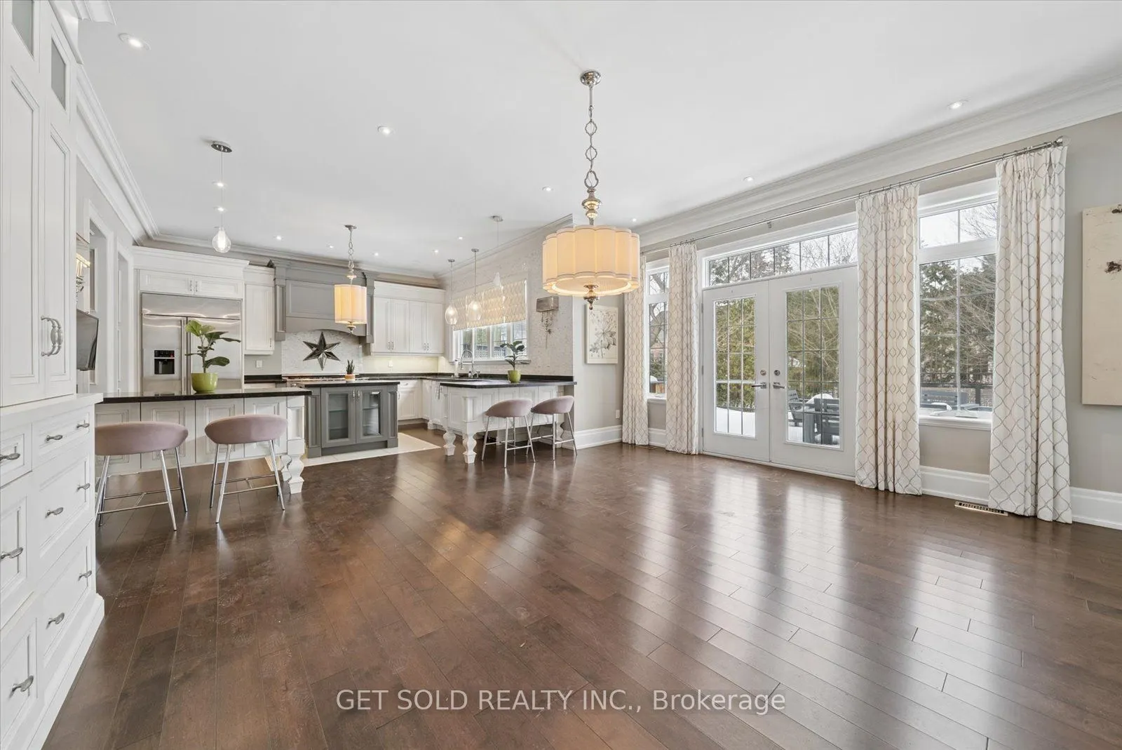 8 Thornhill Avenue