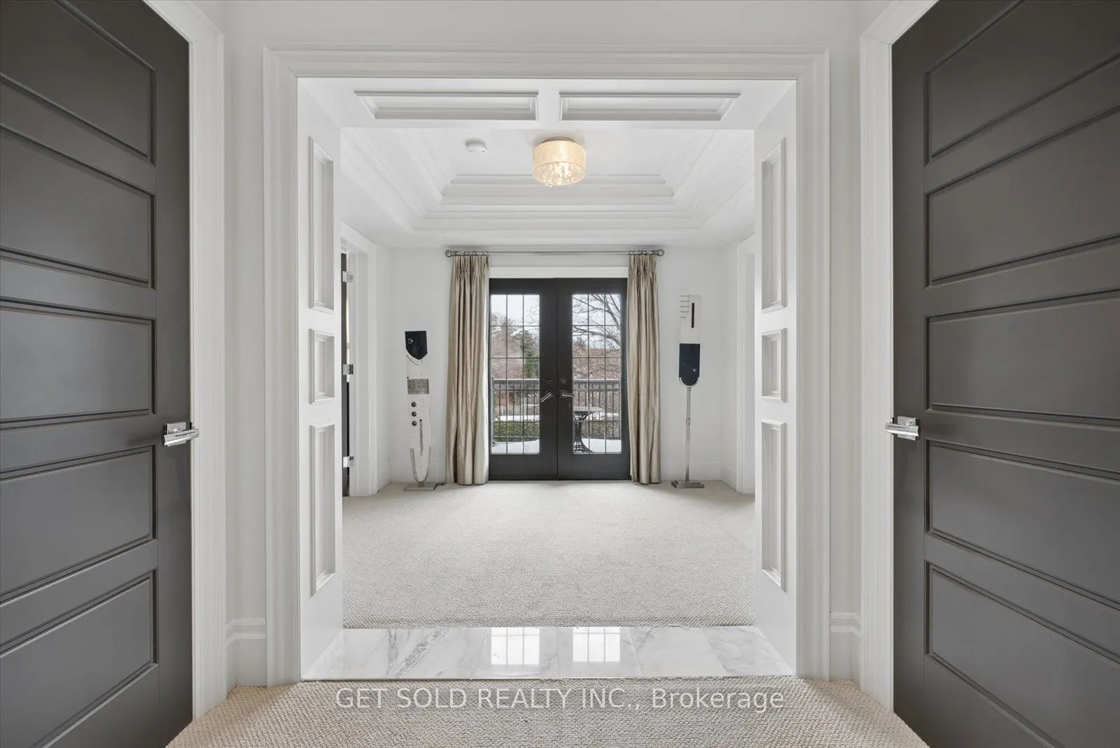 8 Thornhill Avenue