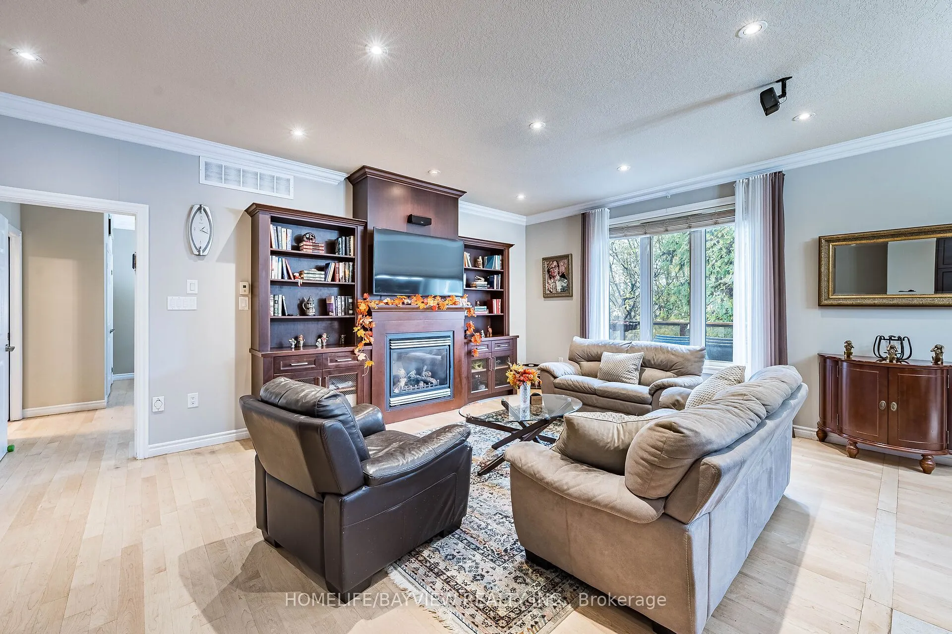 202 John Street W