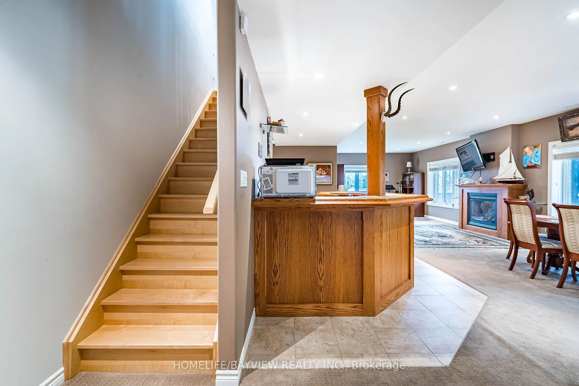 202 John Street W