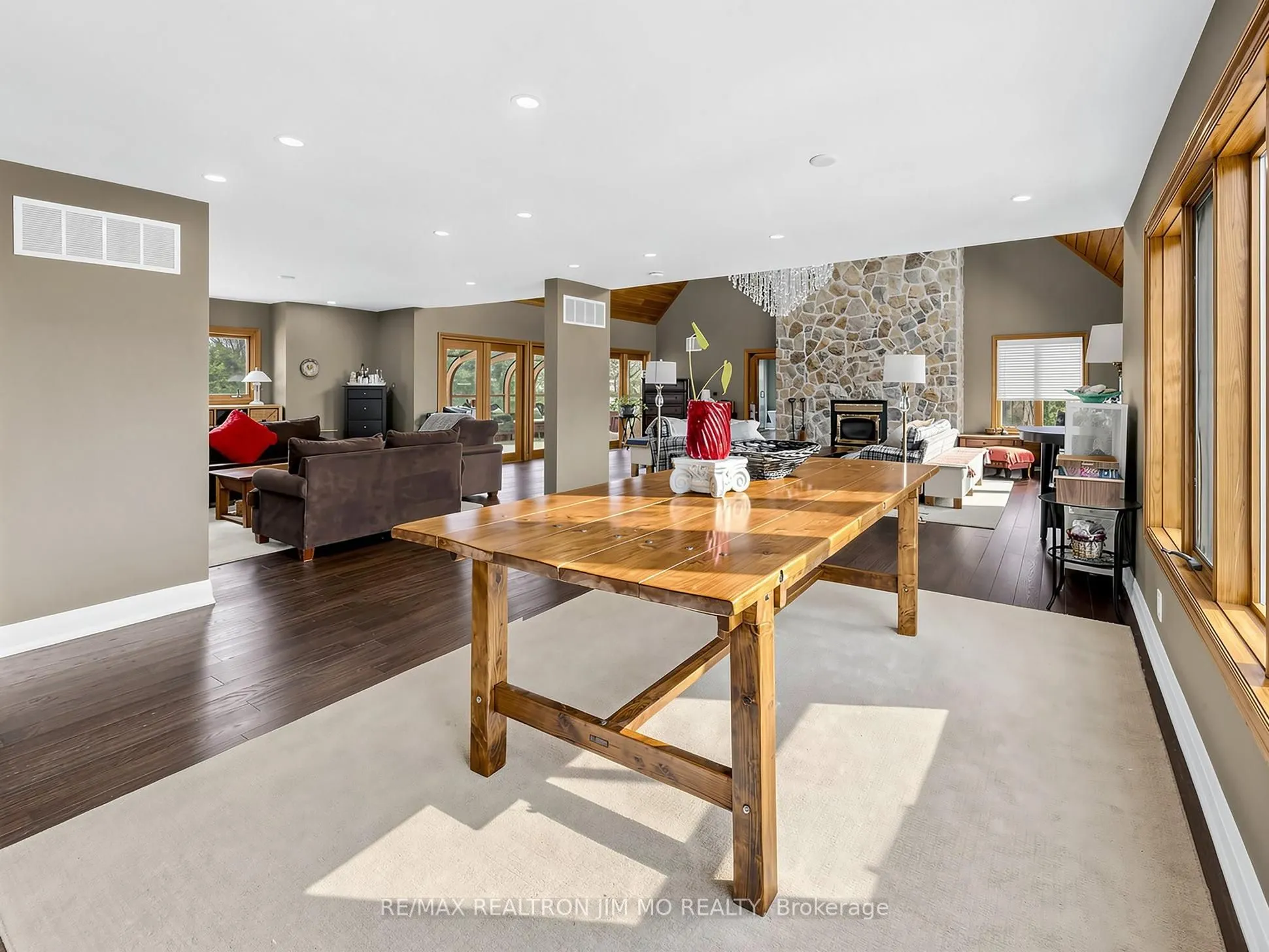 1785 Davis Drive W