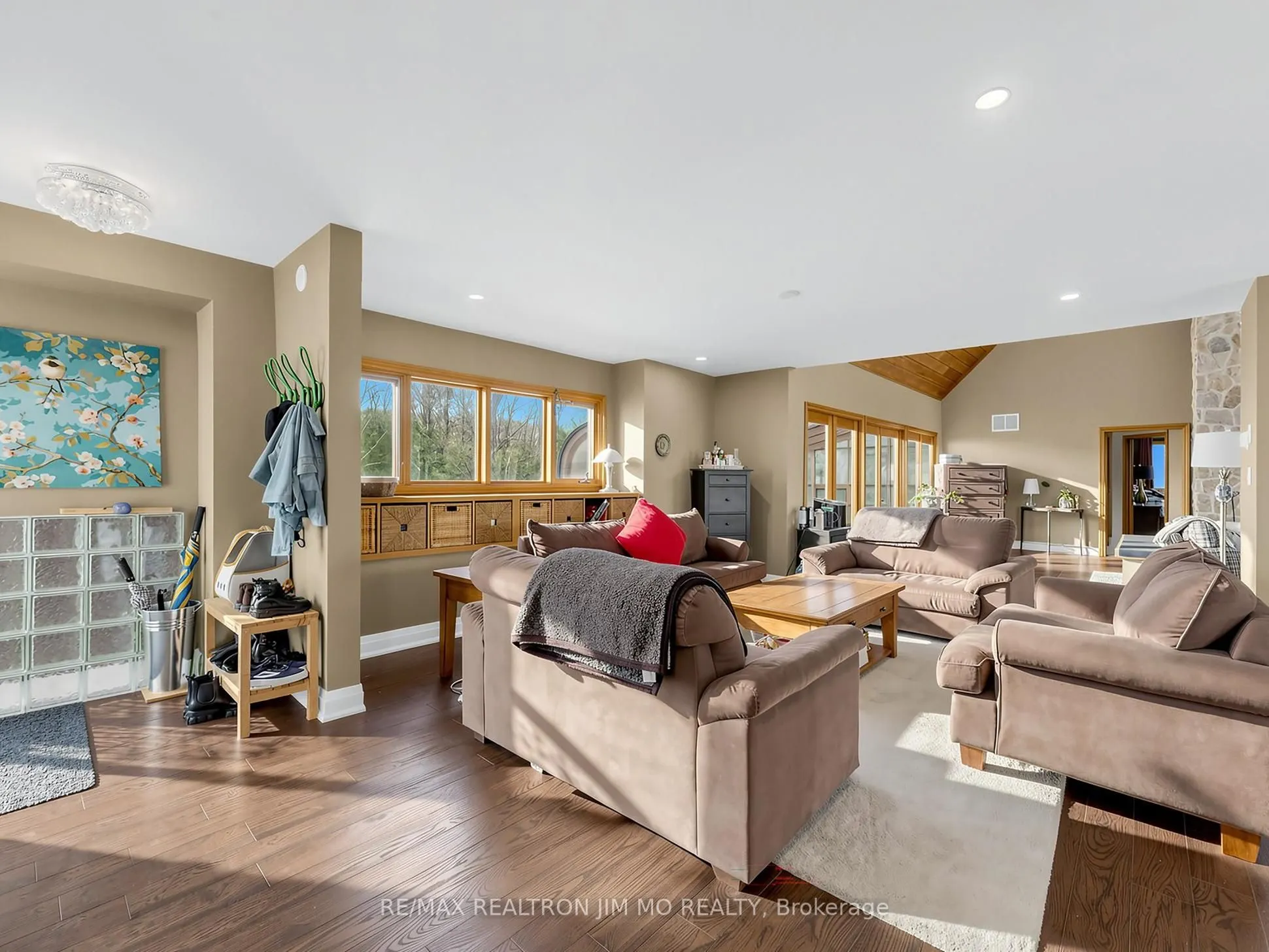 1785 Davis Drive W