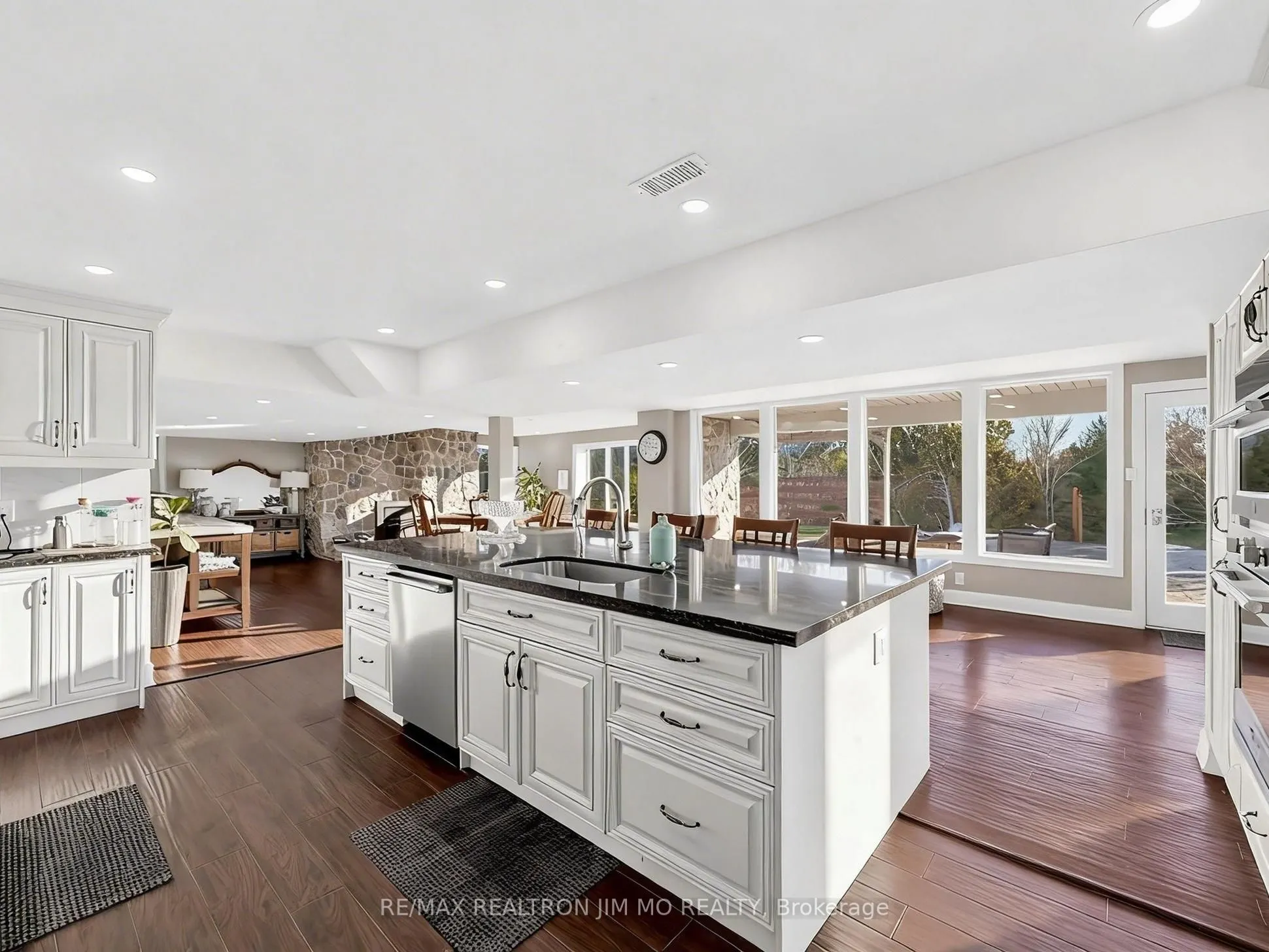 1785 Davis Drive W