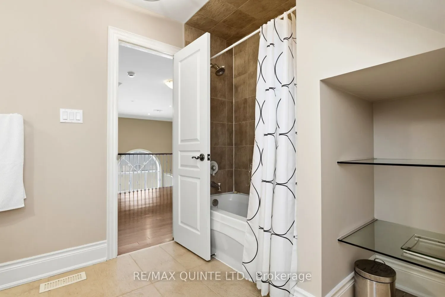 2 Treeview Avenue