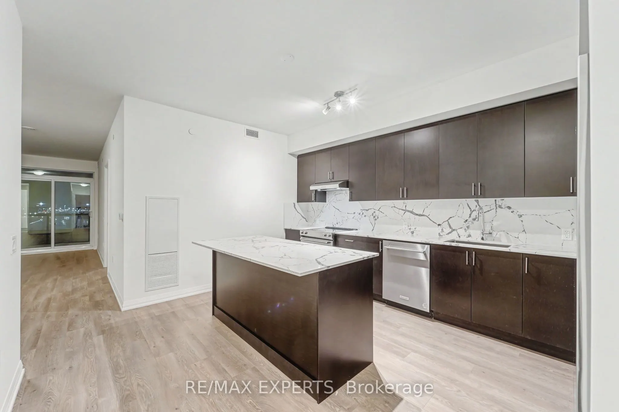 8960 Jane Street #421
