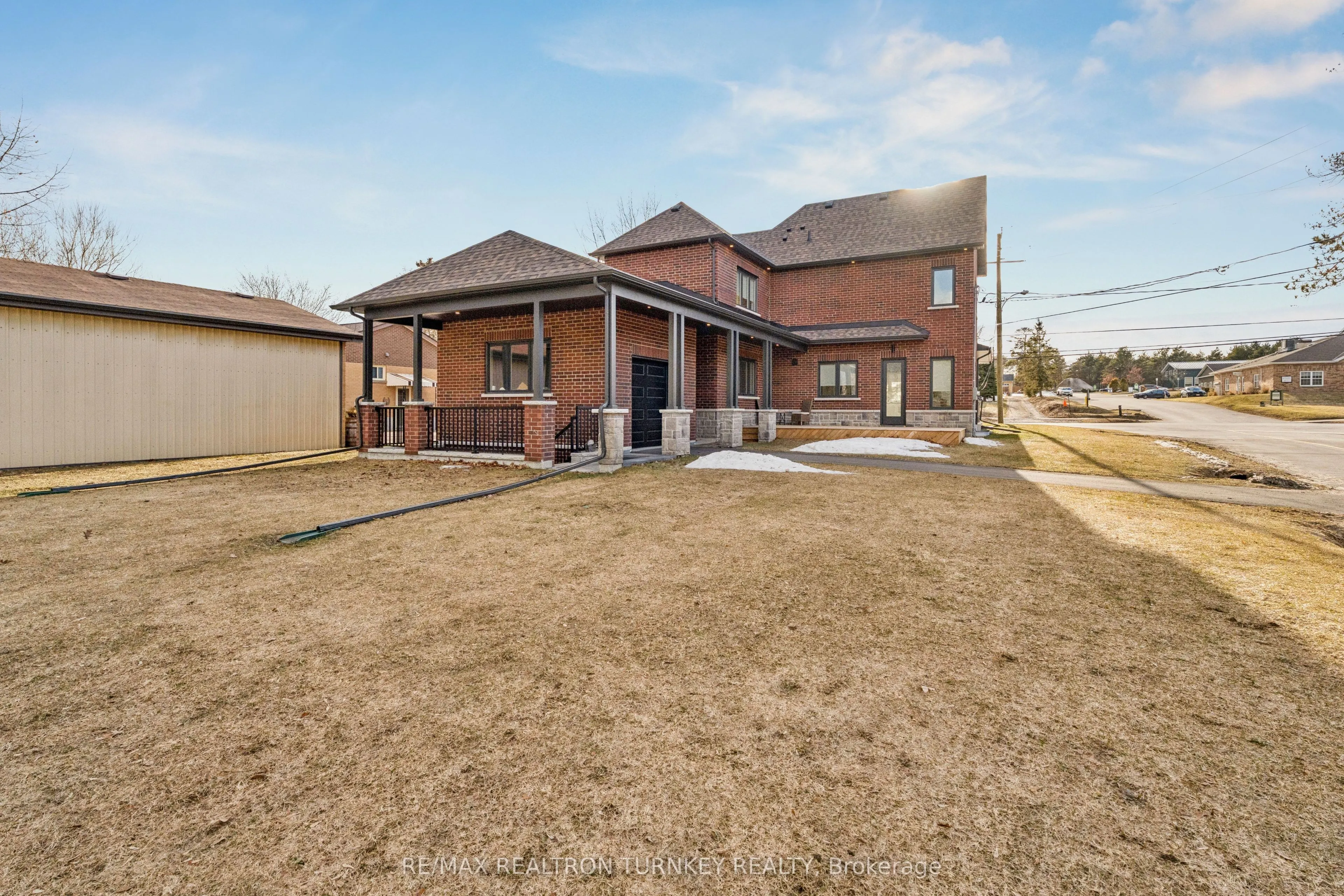 271 Main Street N