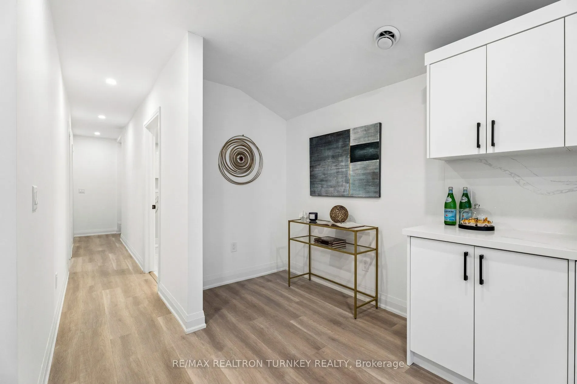 271 Main Street N