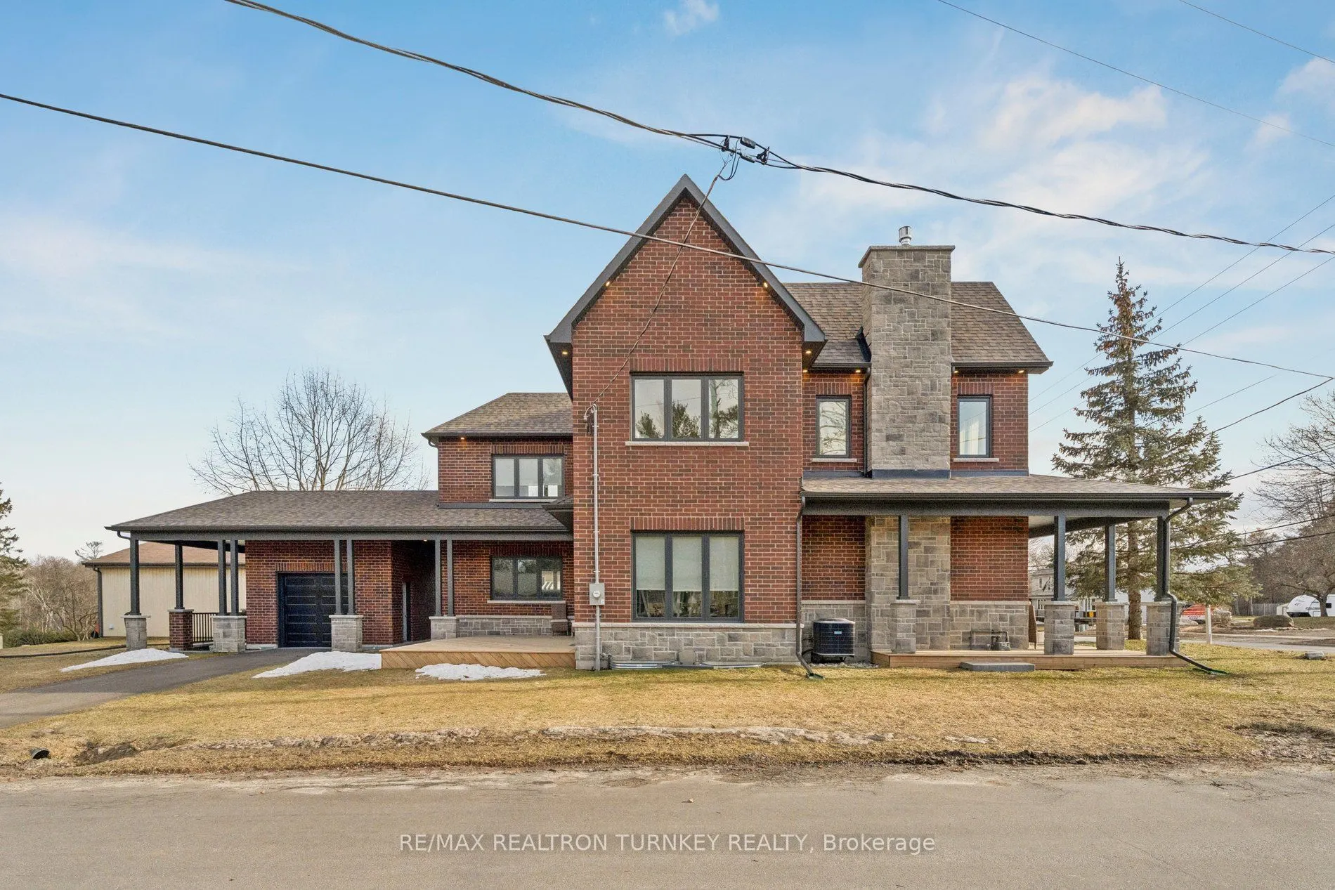 271 Main Street N